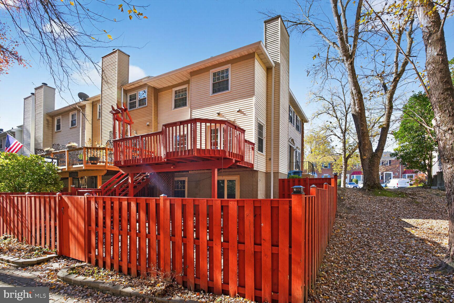 LAKE DEVEREUX - Residential