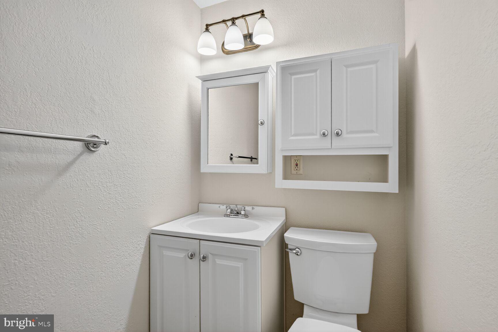 LAKE DEVEREUX - Residential