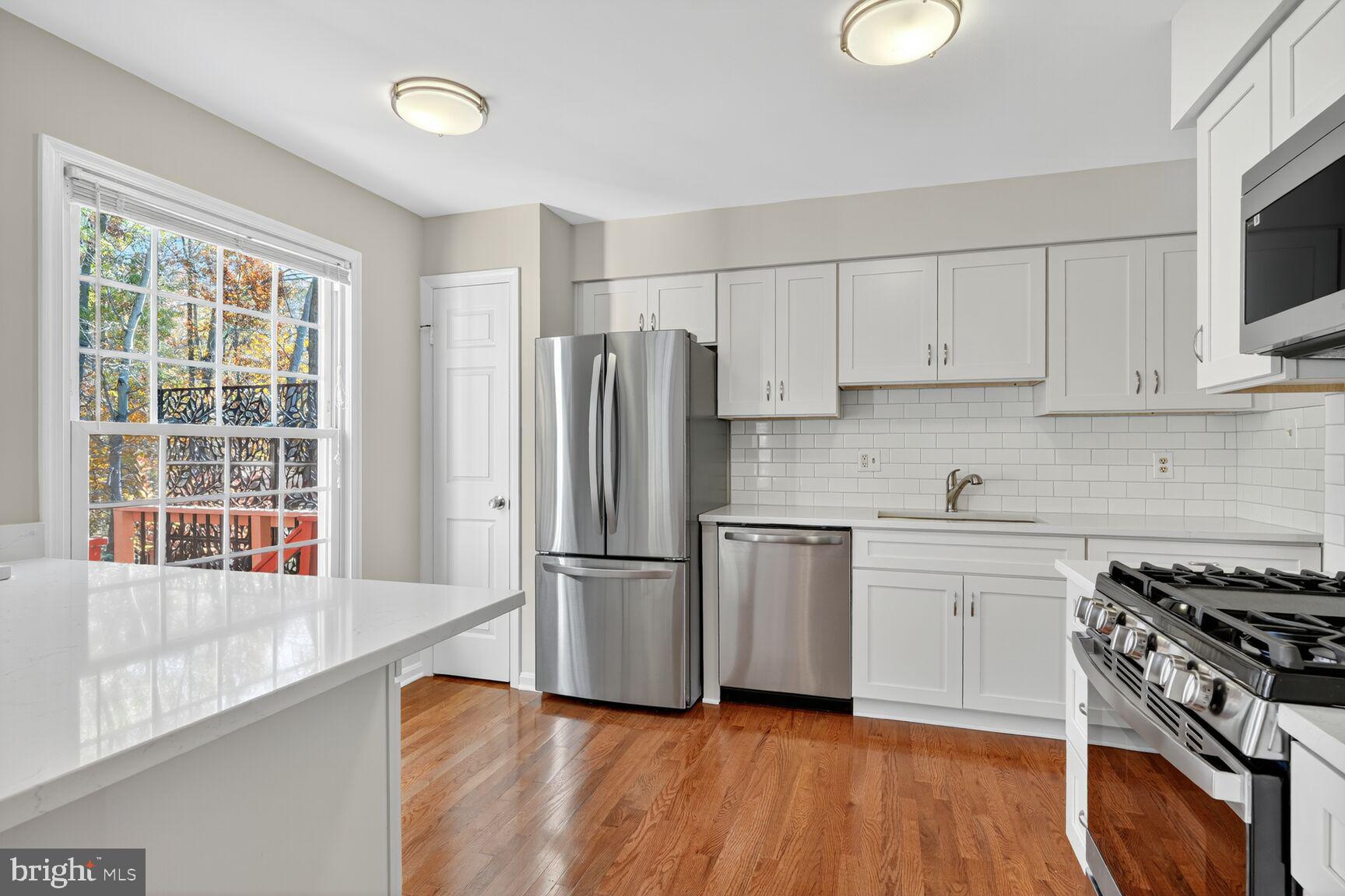 LAKE DEVEREUX - Residential