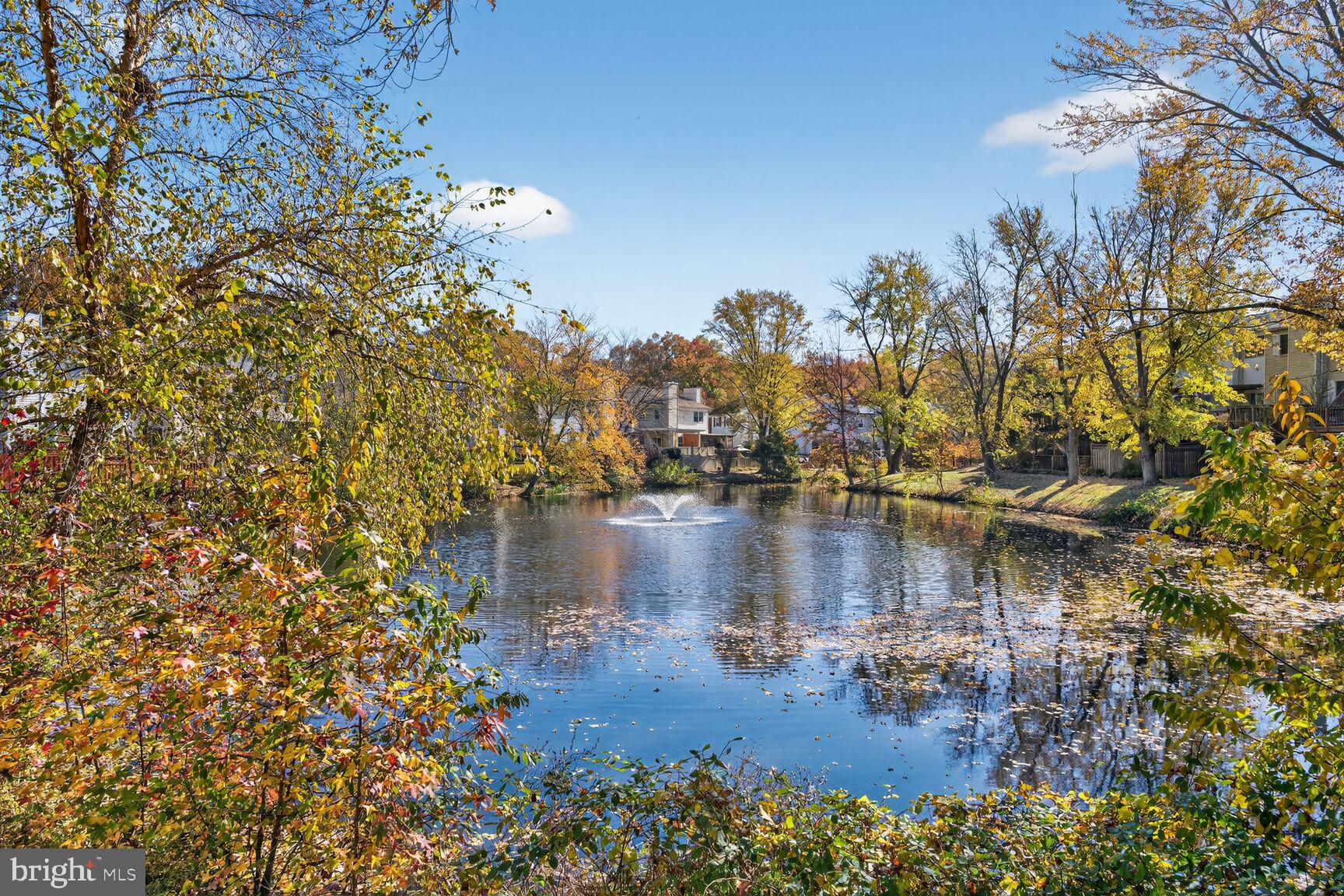 LAKE DEVEREUX - Residential