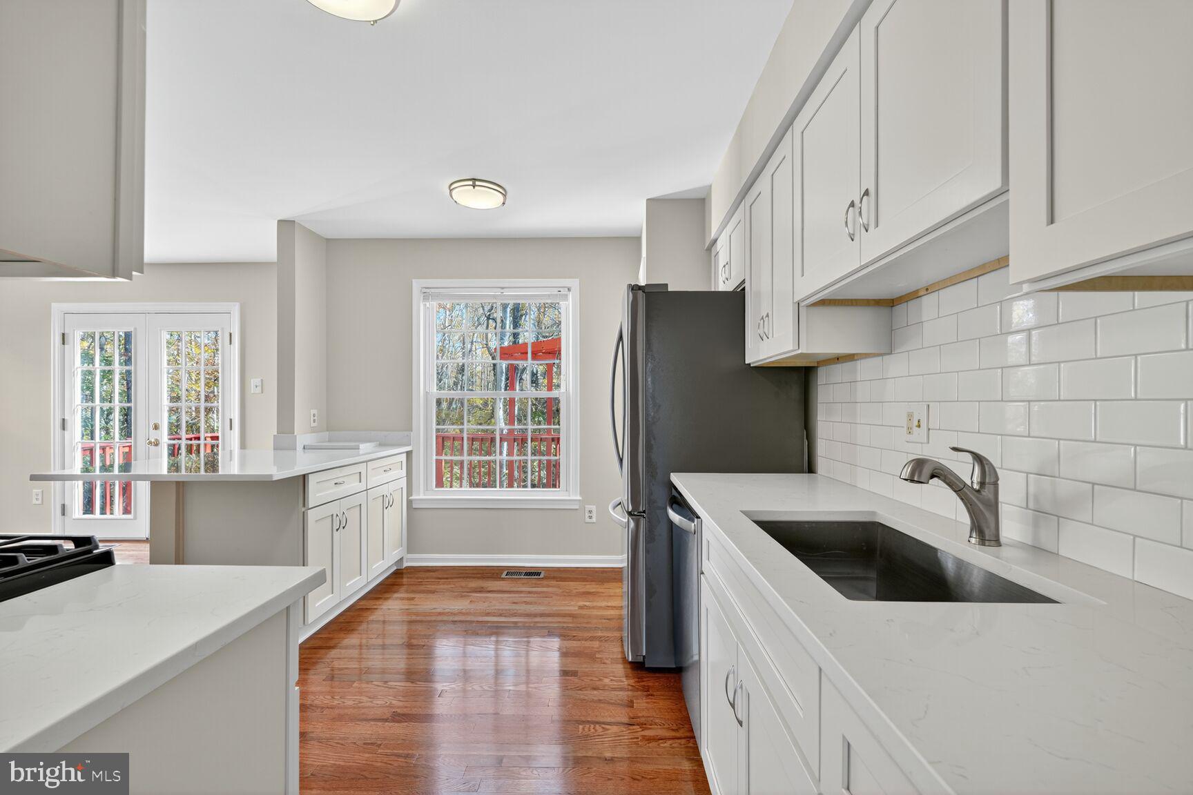 LAKE DEVEREUX - Residential