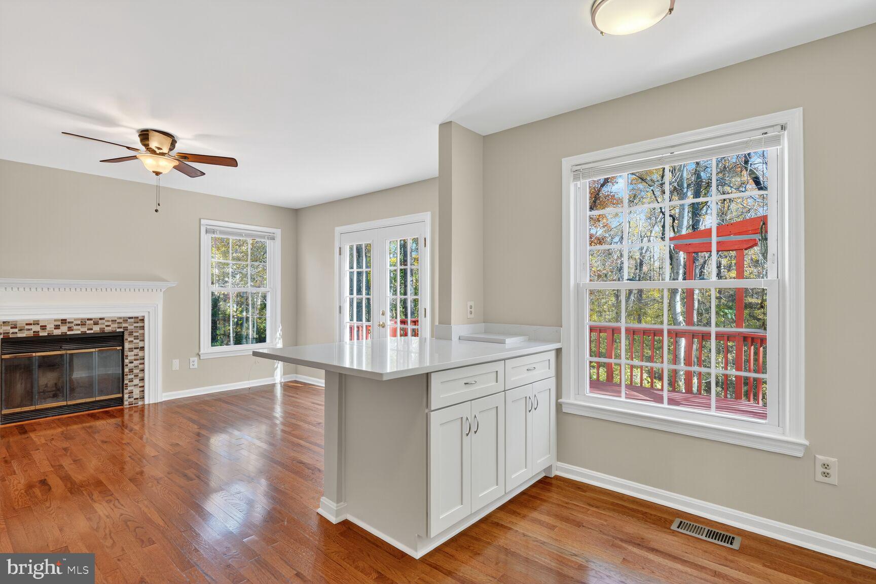 LAKE DEVEREUX - Residential