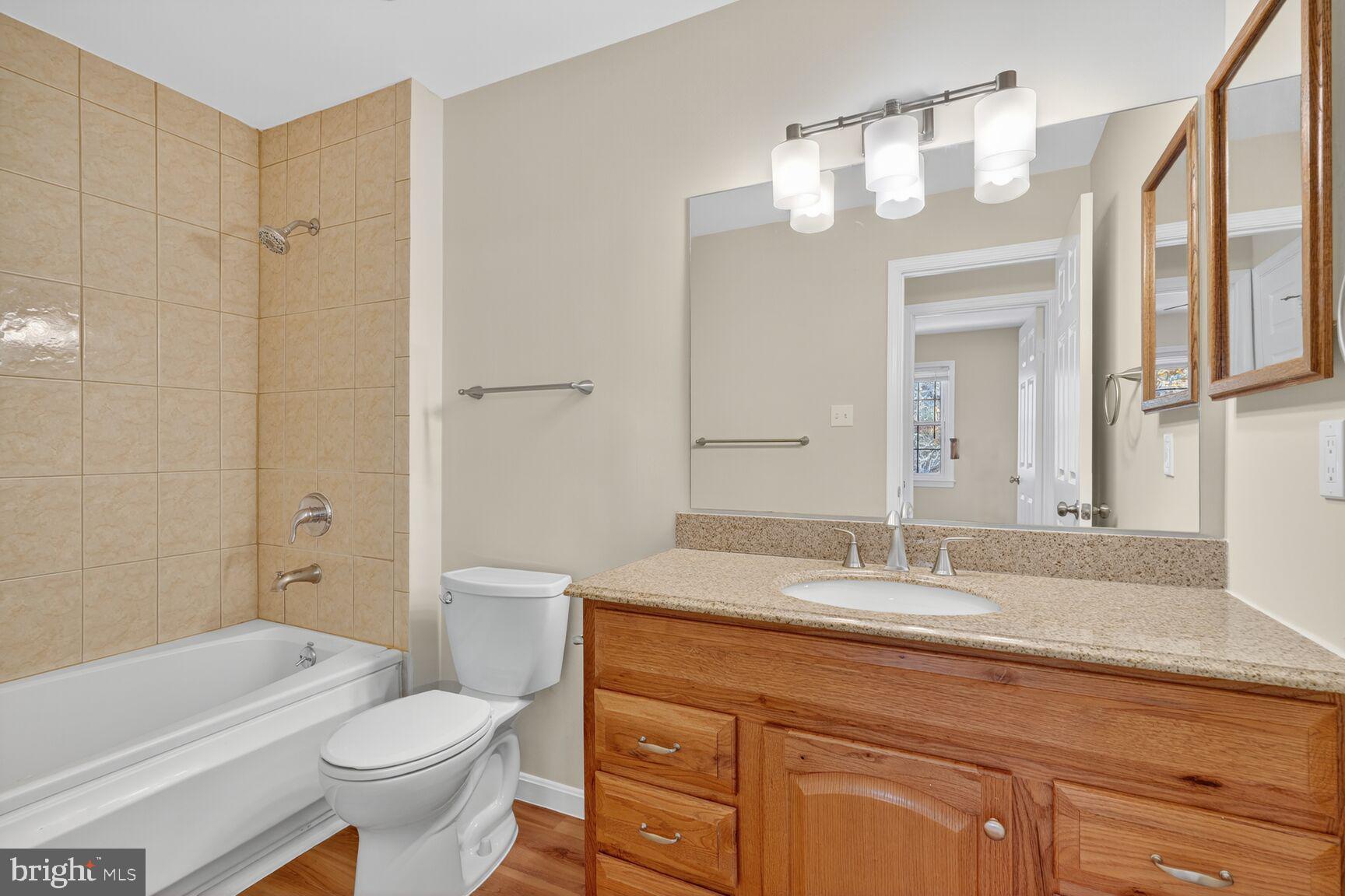 LAKE DEVEREUX - Residential