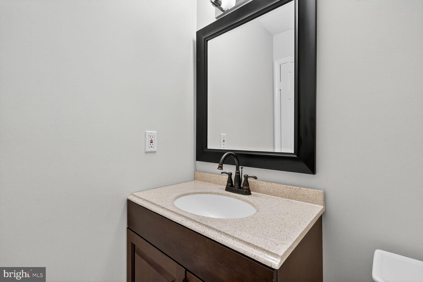 7137 LAKE COVE DRIVE