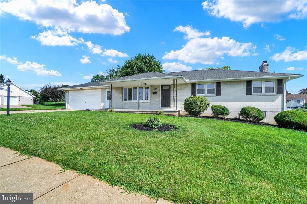 Photo of 1995 Worth Street, YORK, PA 17404 (MLS # PAYK2086282)