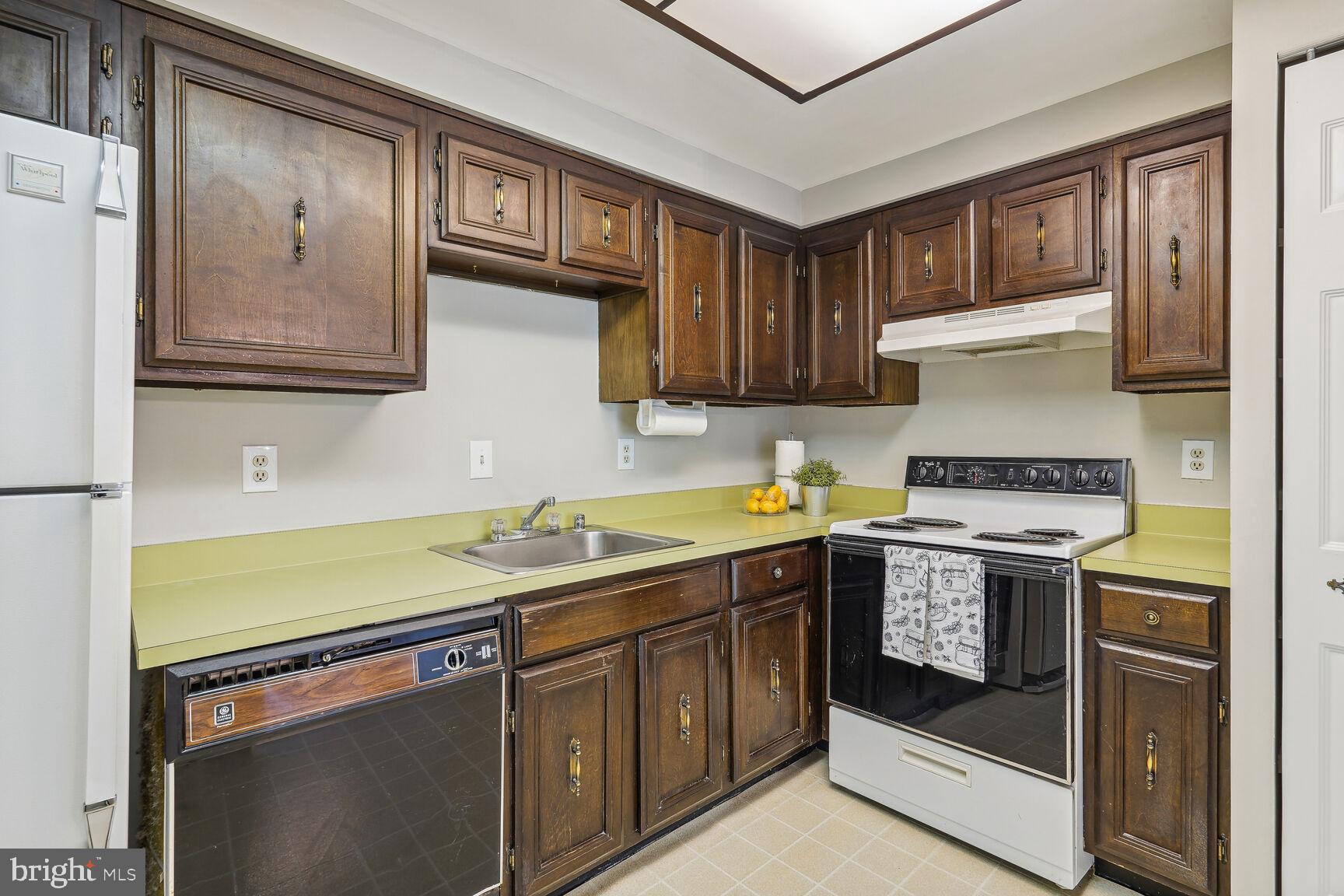 THE COLONIES - Residential