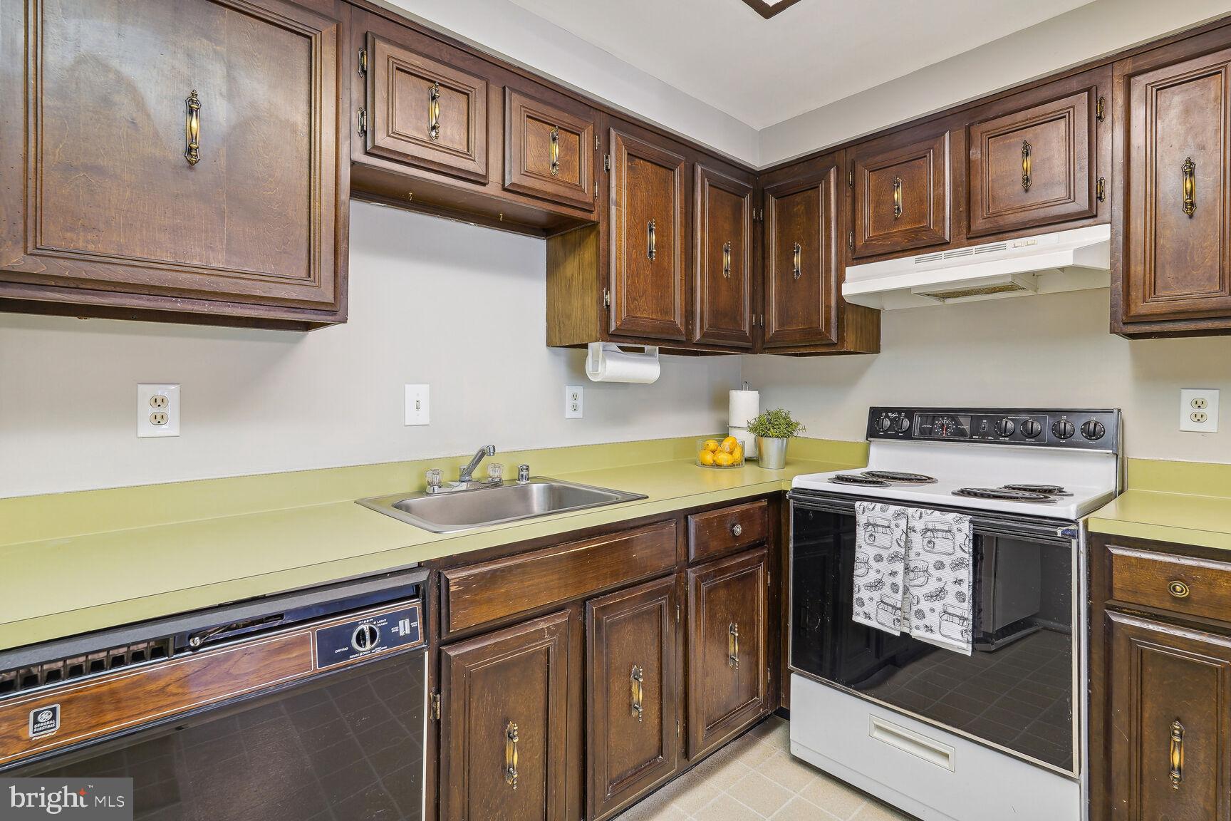 THE COLONIES - Residential