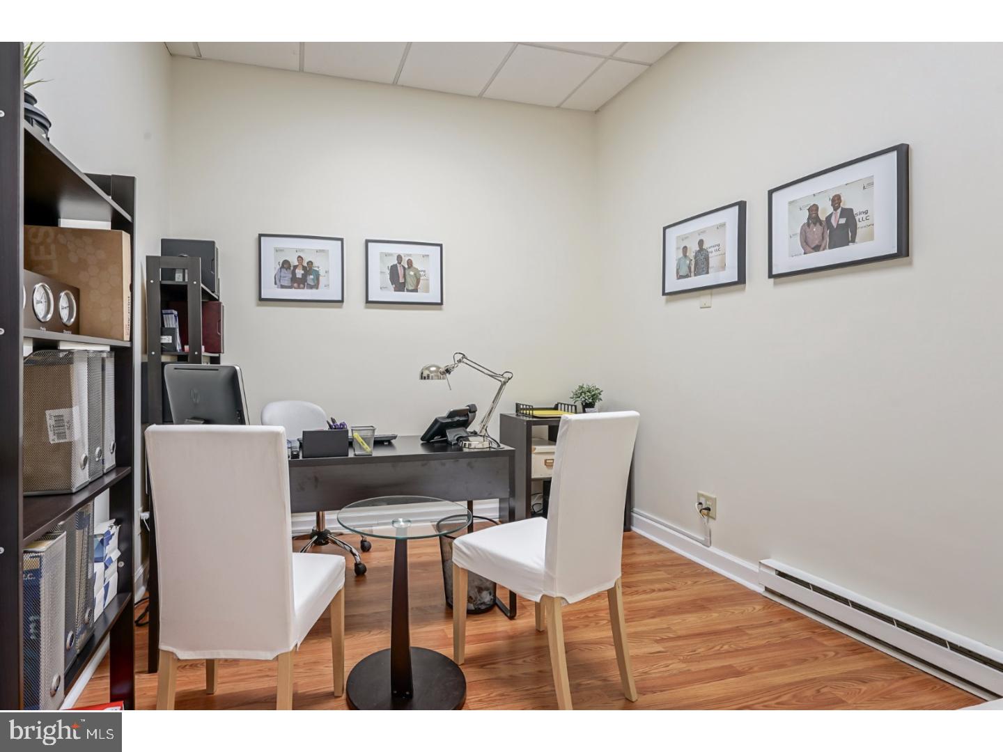 UPPER HOLMESBURG - Commercial Sale