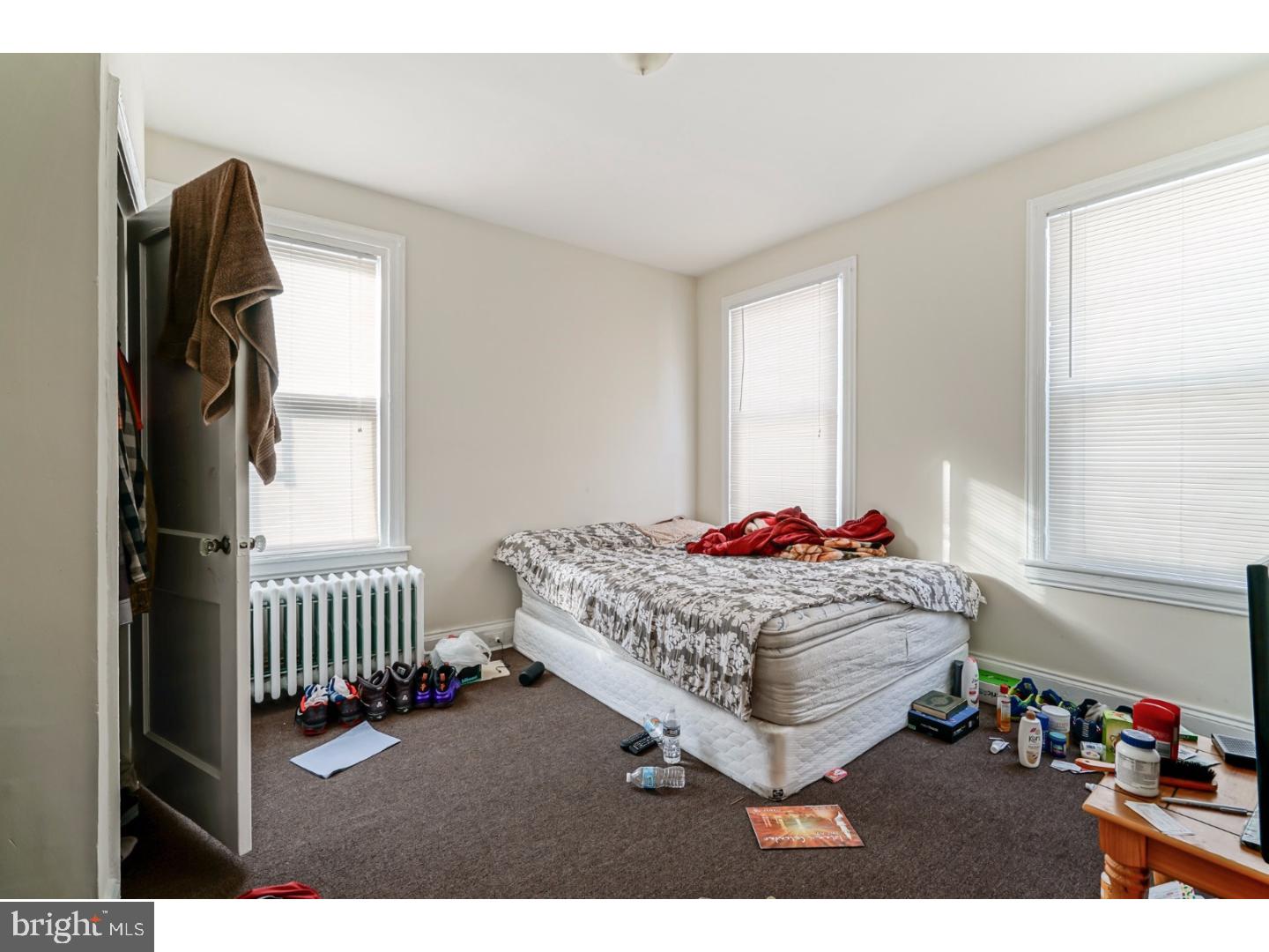 UPPER HOLMESBURG - Commercial Sale
