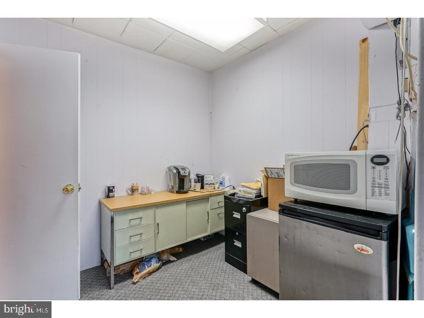 UPPER HOLMESBURG - Commercial Sale