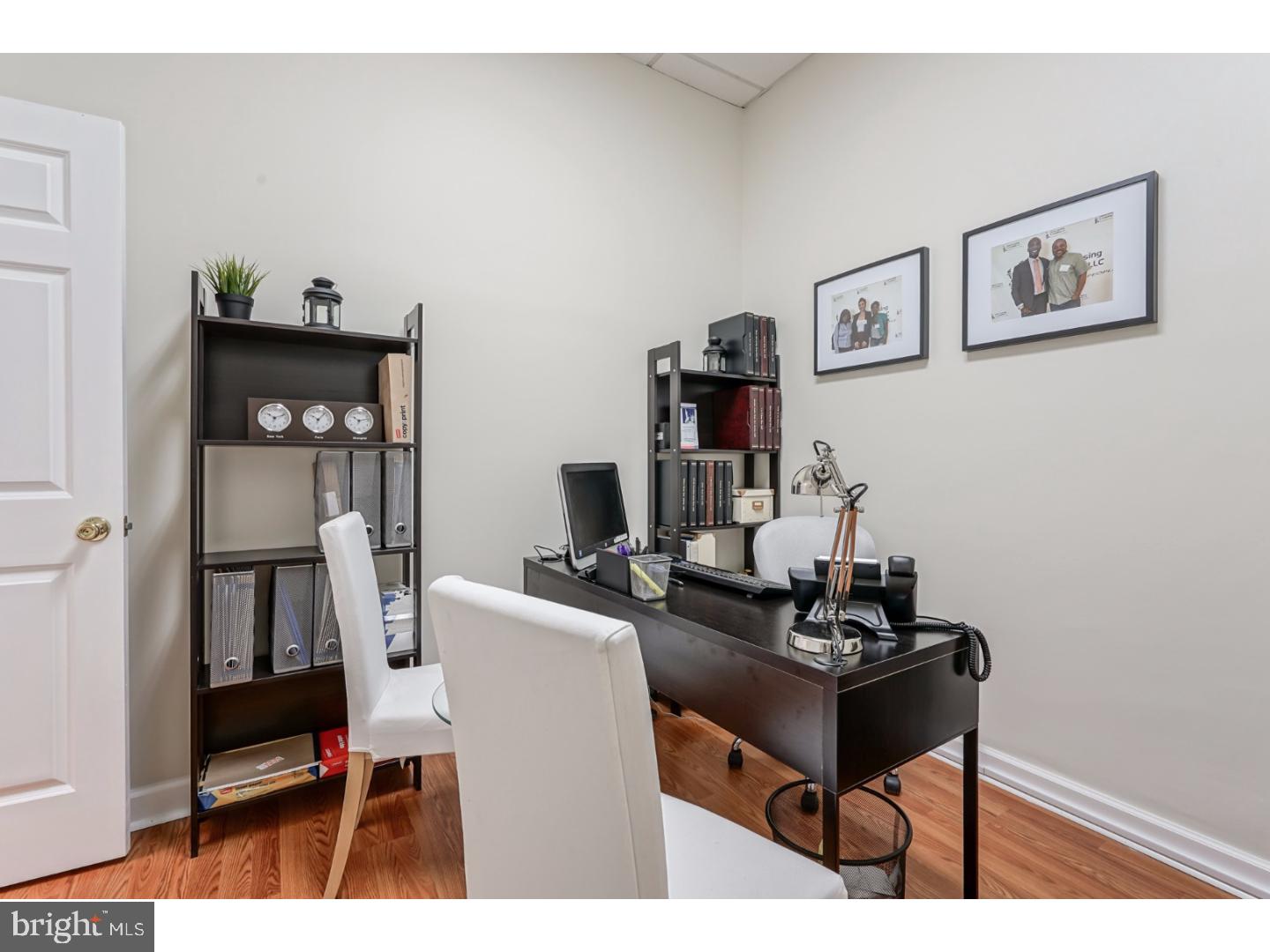 UPPER HOLMESBURG - Commercial Sale