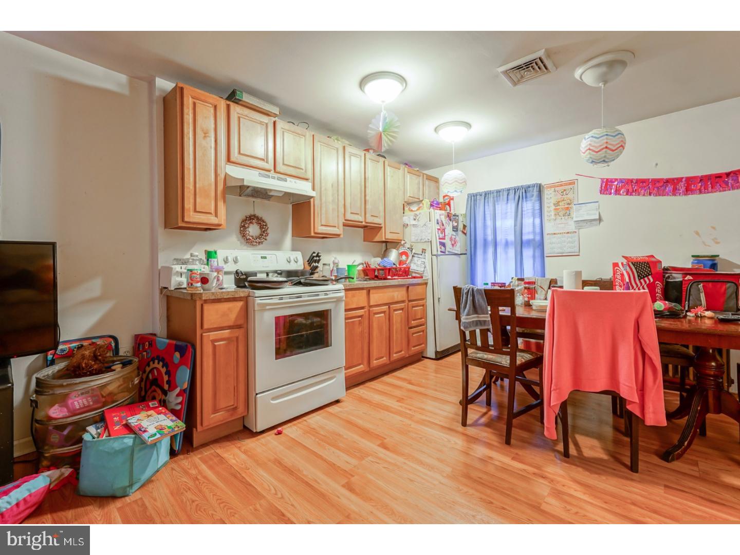 UPPER HOLMESBURG - Commercial Sale