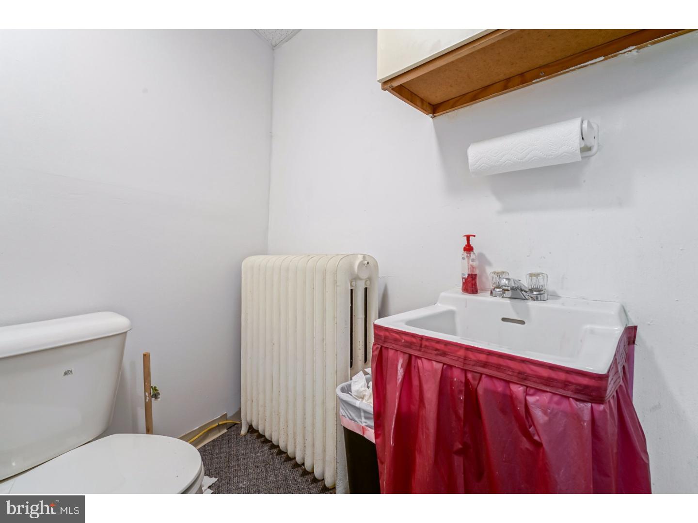 UPPER HOLMESBURG - Commercial Sale