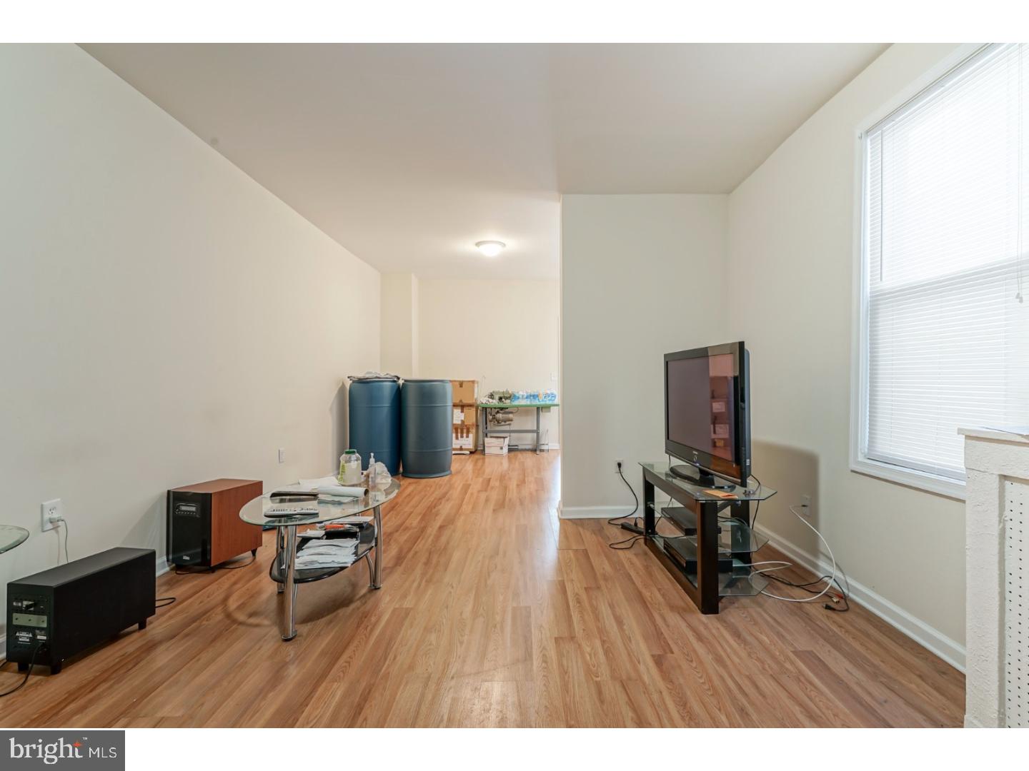 UPPER HOLMESBURG - Commercial Sale