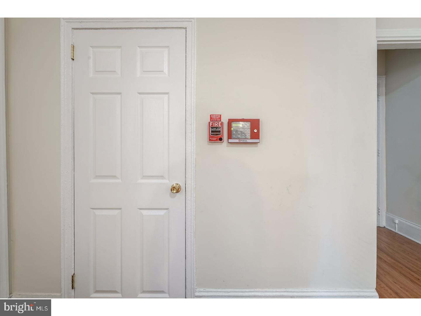 UPPER HOLMESBURG - Commercial Sale