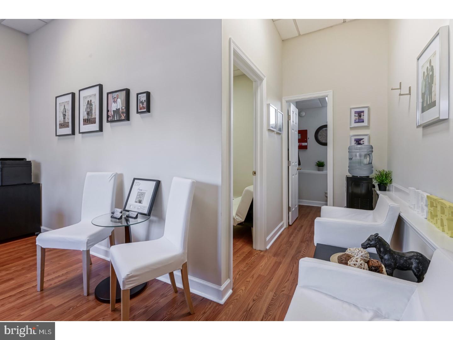 UPPER HOLMESBURG - Commercial Sale