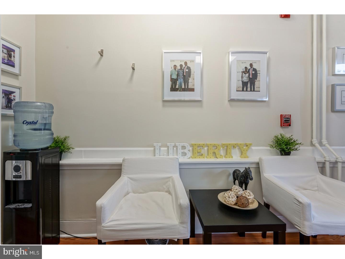UPPER HOLMESBURG - Commercial Sale