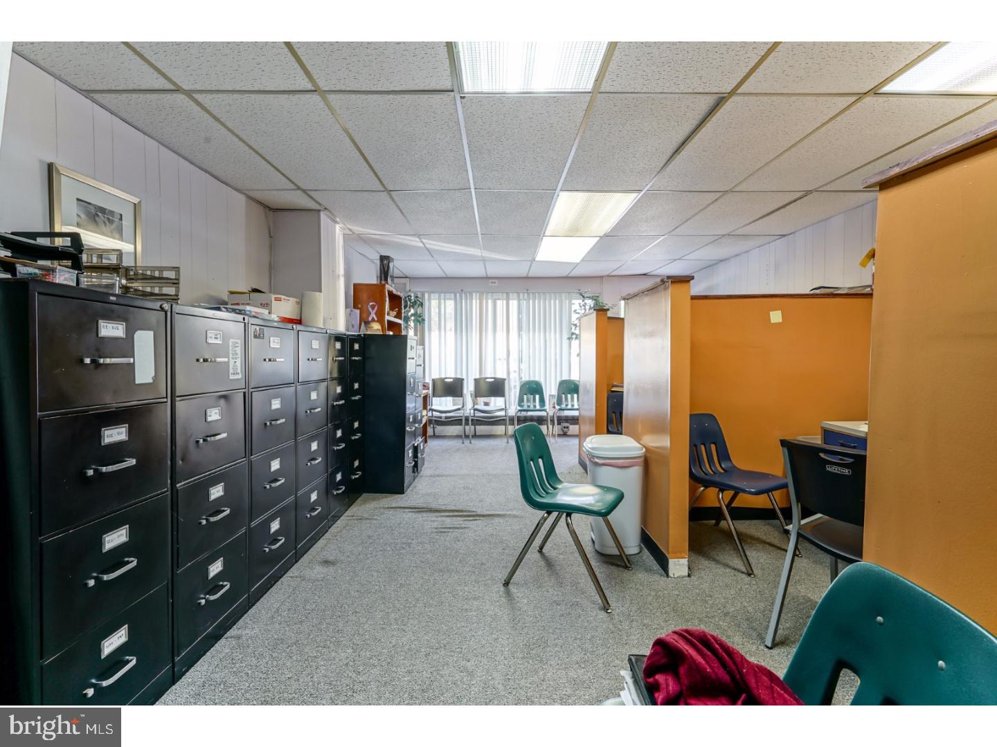 UPPER HOLMESBURG - Commercial Sale