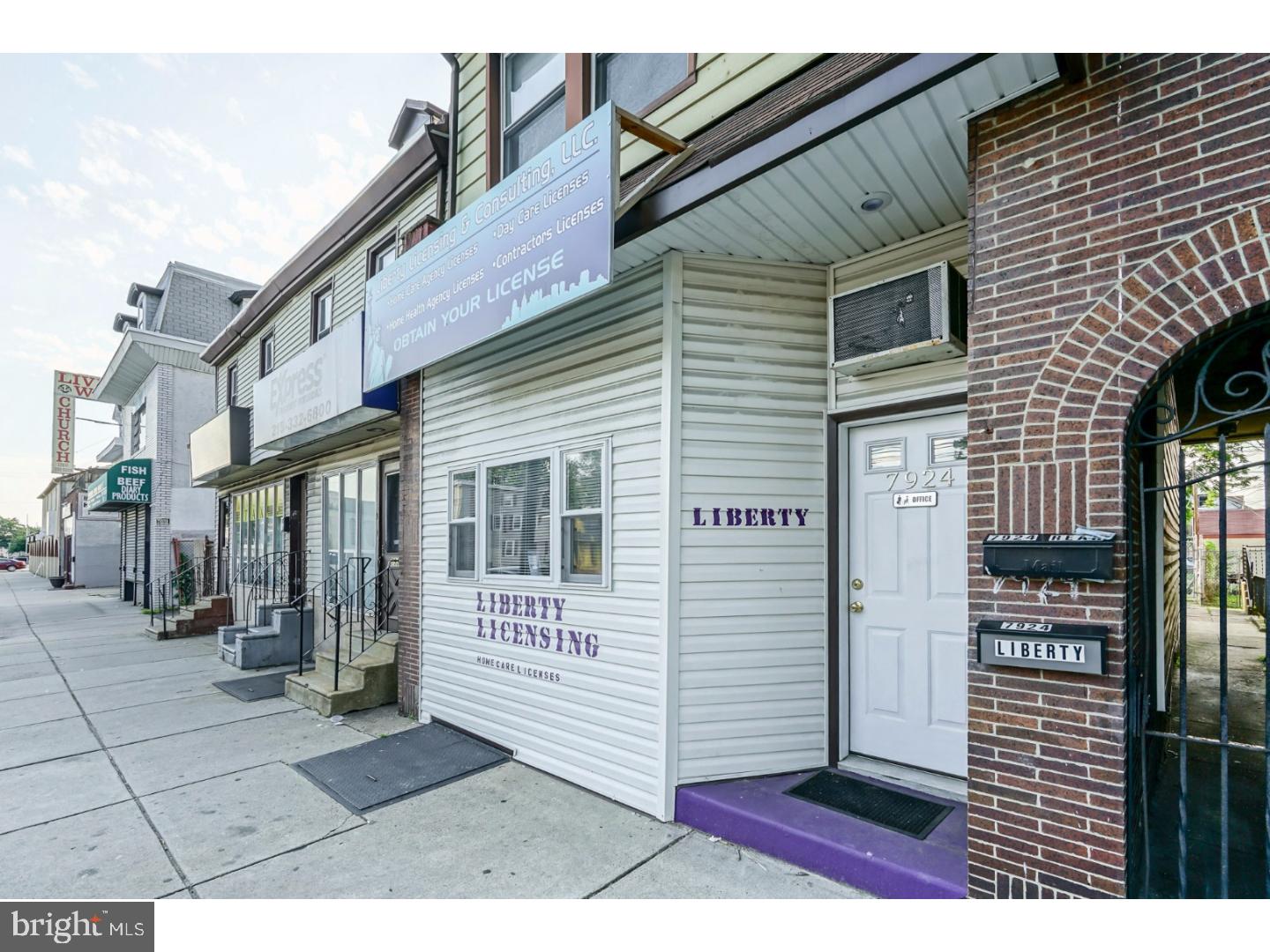 UPPER HOLMESBURG - Commercial Sale