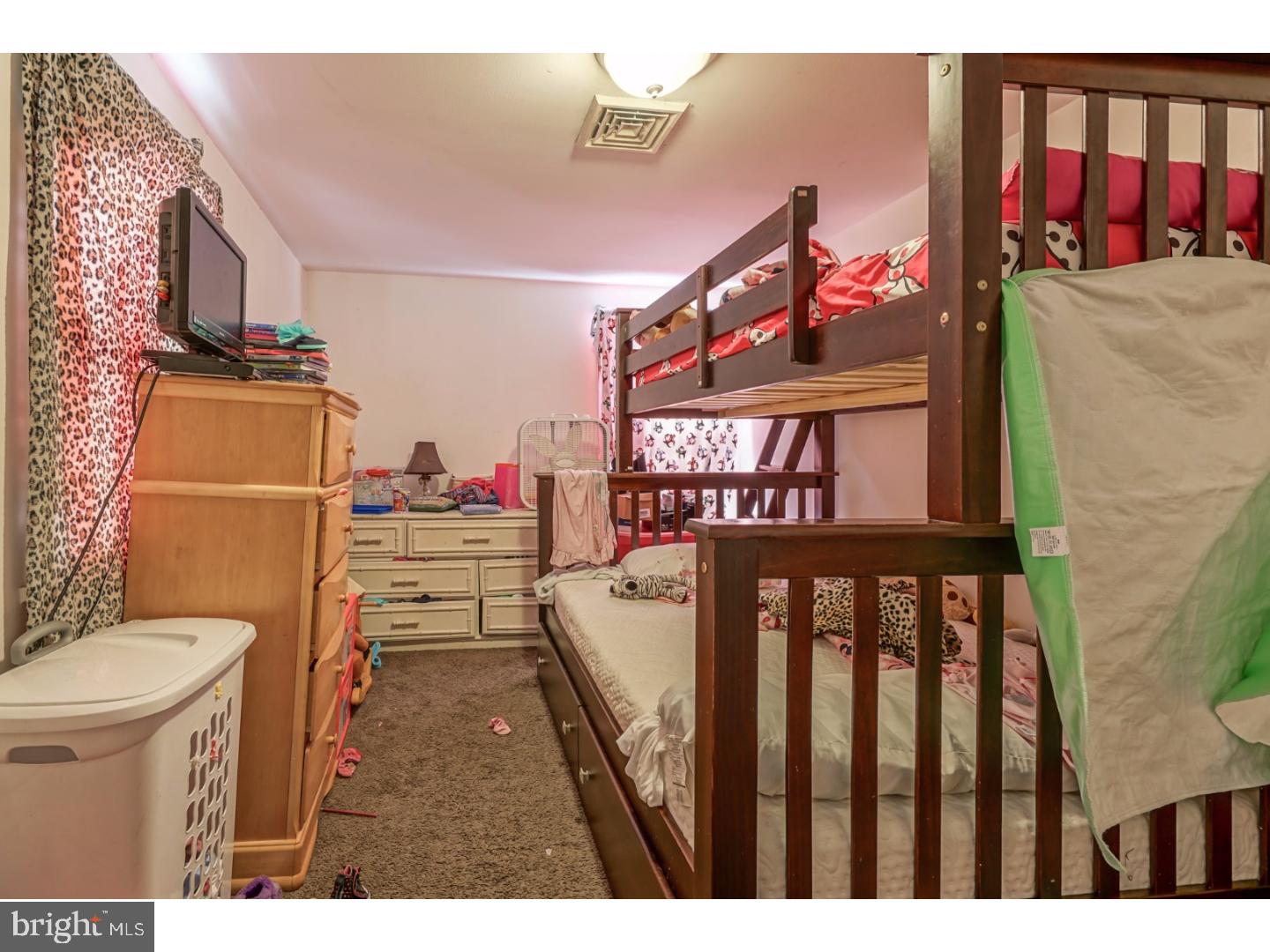 UPPER HOLMESBURG - Commercial Sale