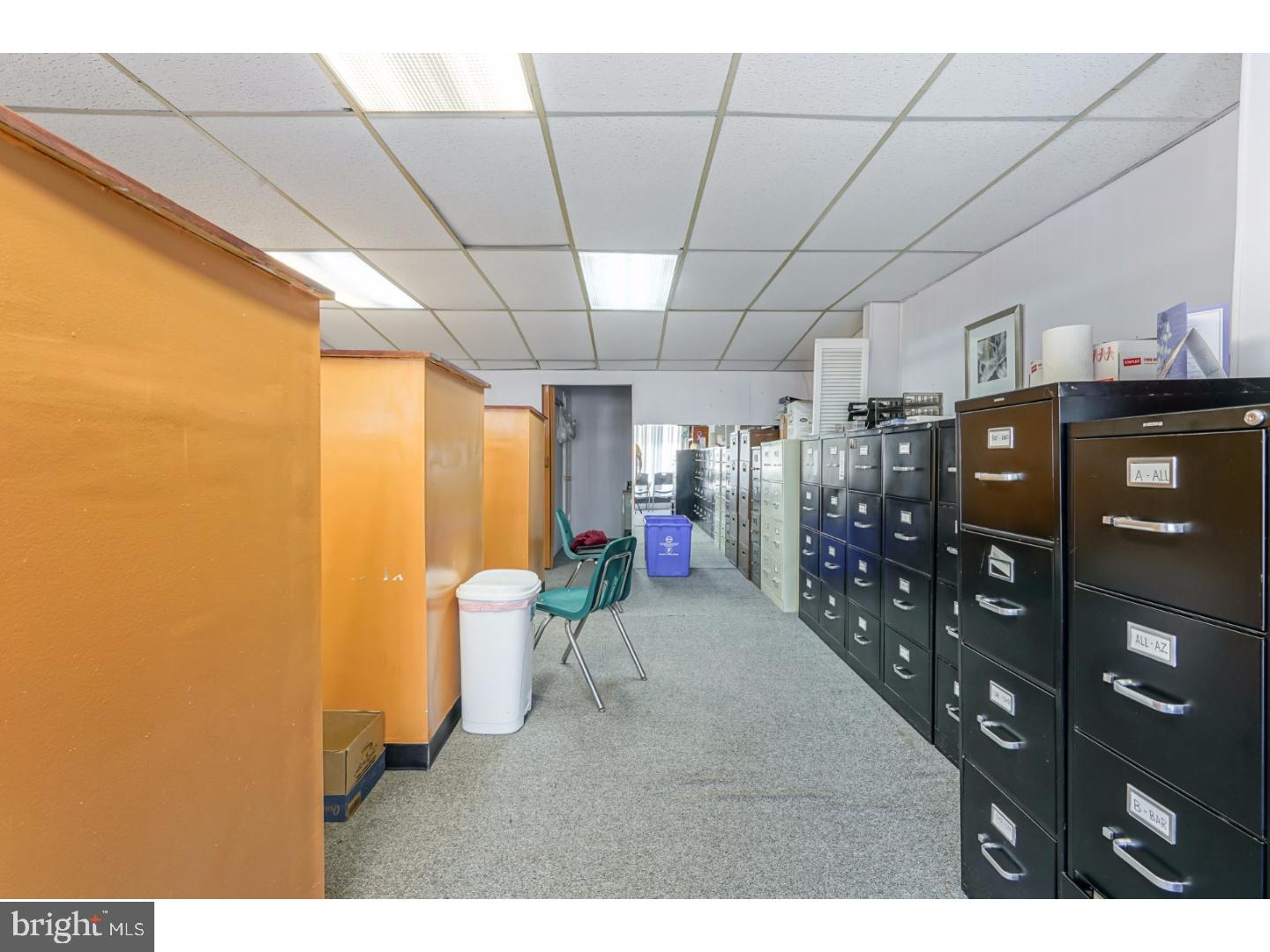 UPPER HOLMESBURG - Commercial Sale