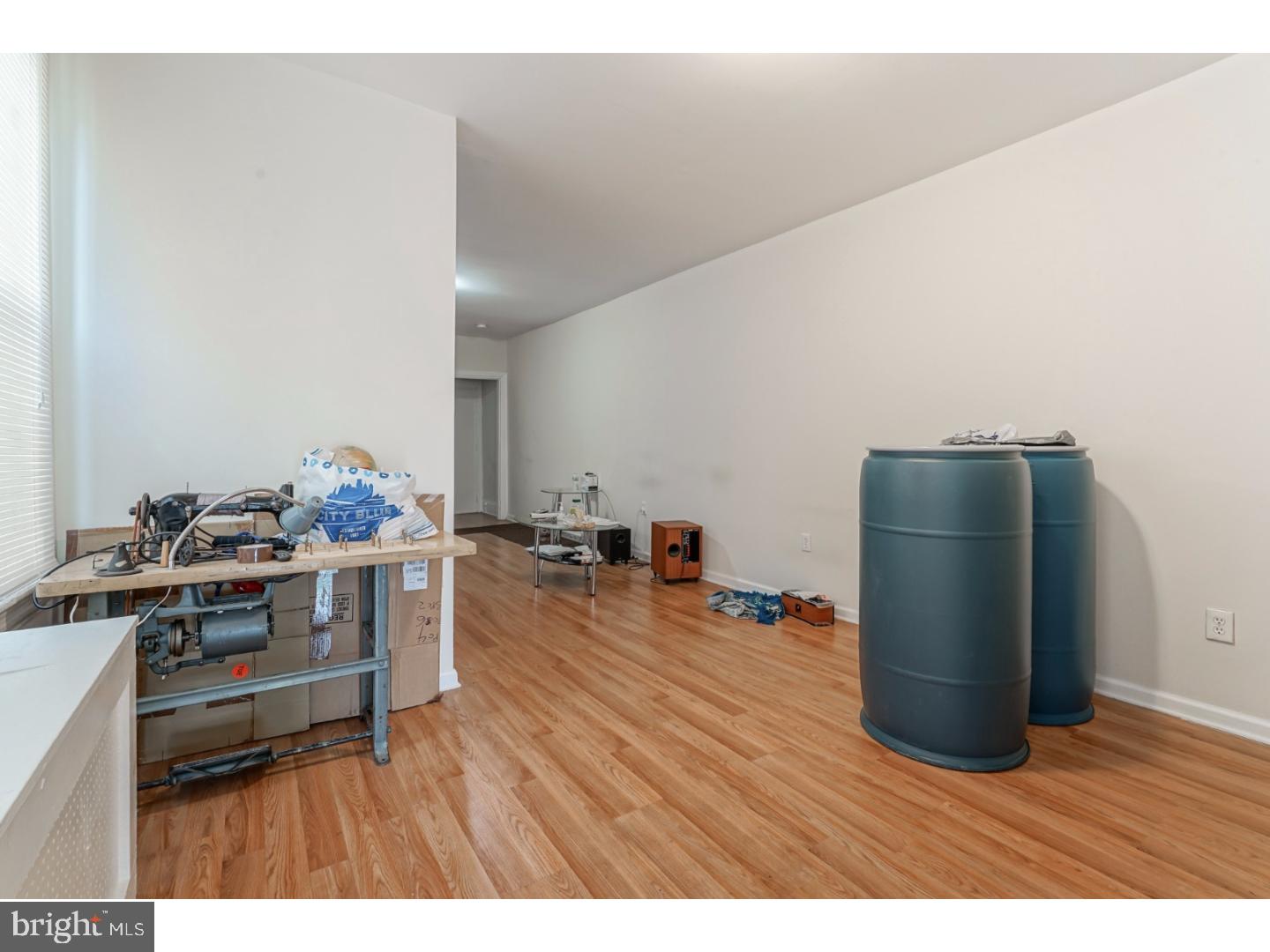 UPPER HOLMESBURG - Commercial Sale