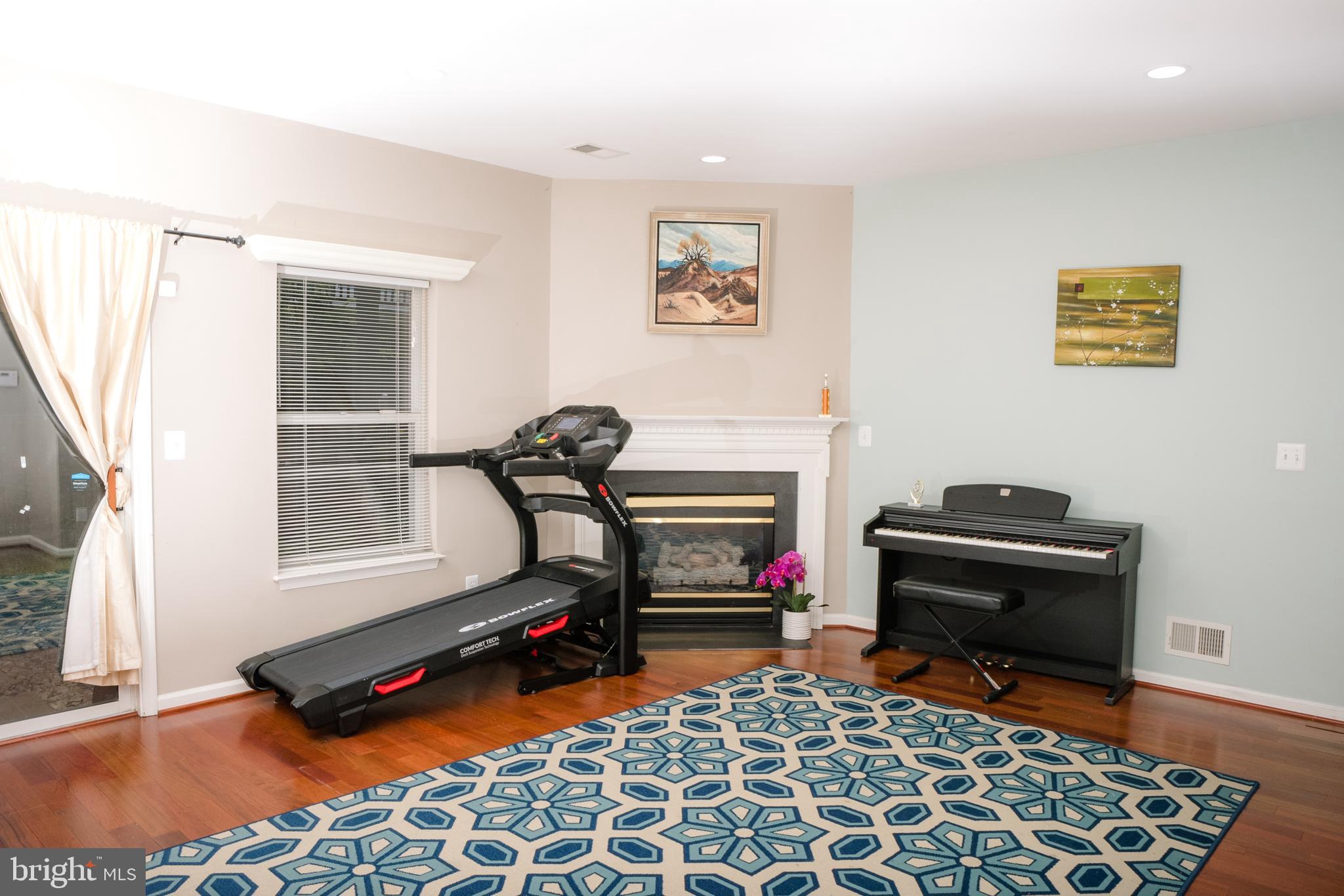 MCNAIR FARMS LANDBAY - Residential Lease