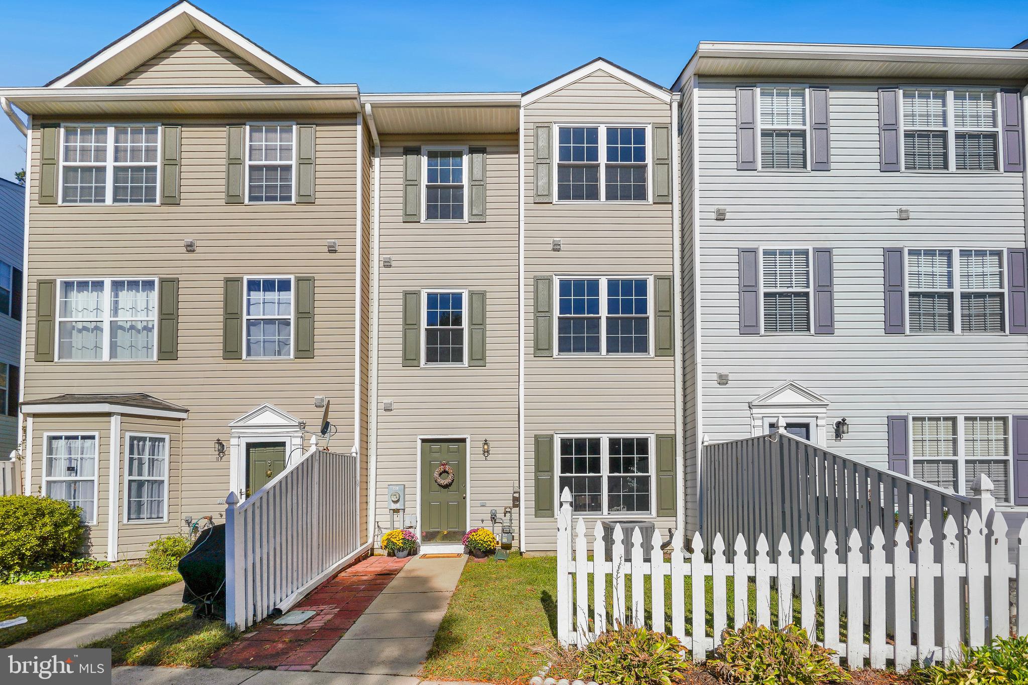 10 IRONSTONE COURT E