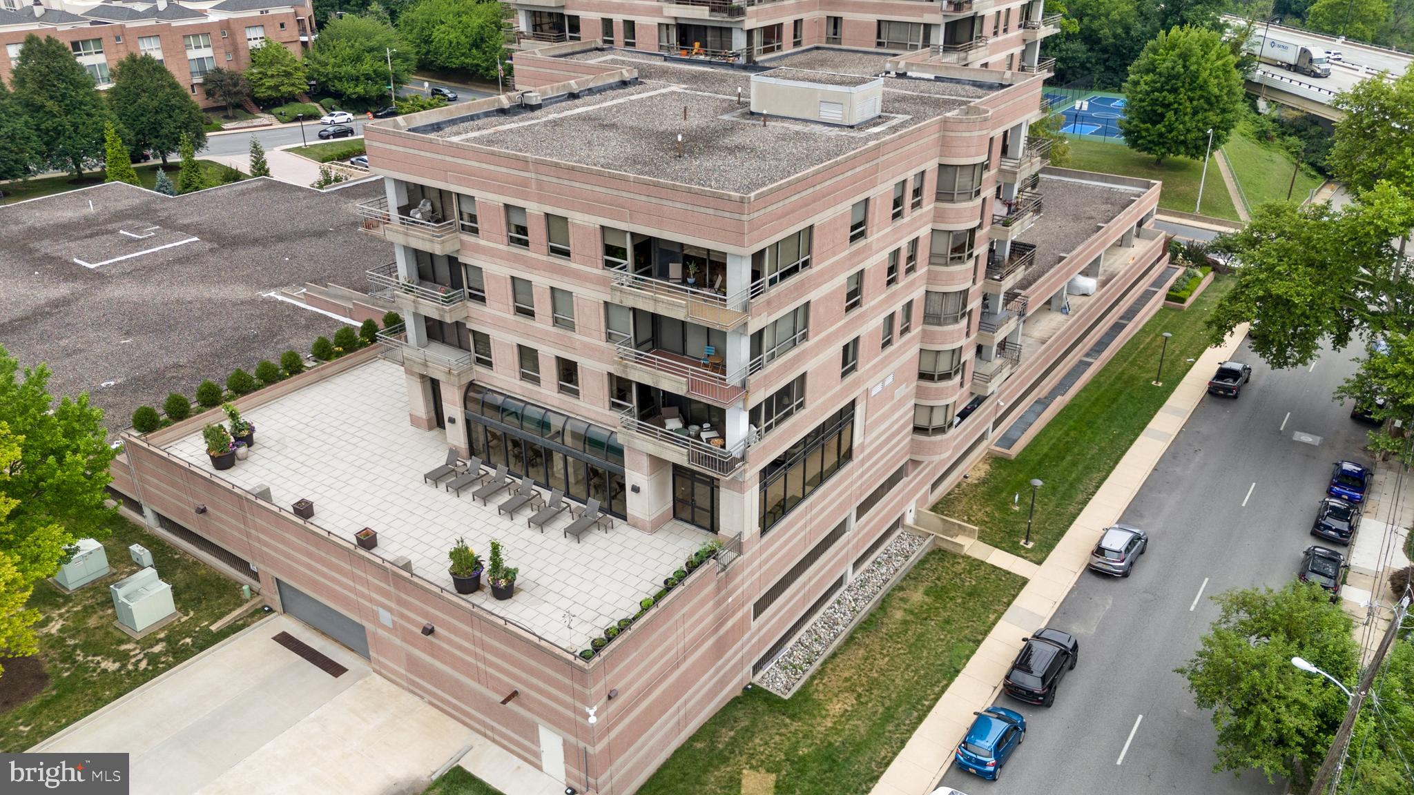 1100 LOVERING AVENUE UNIT 1406