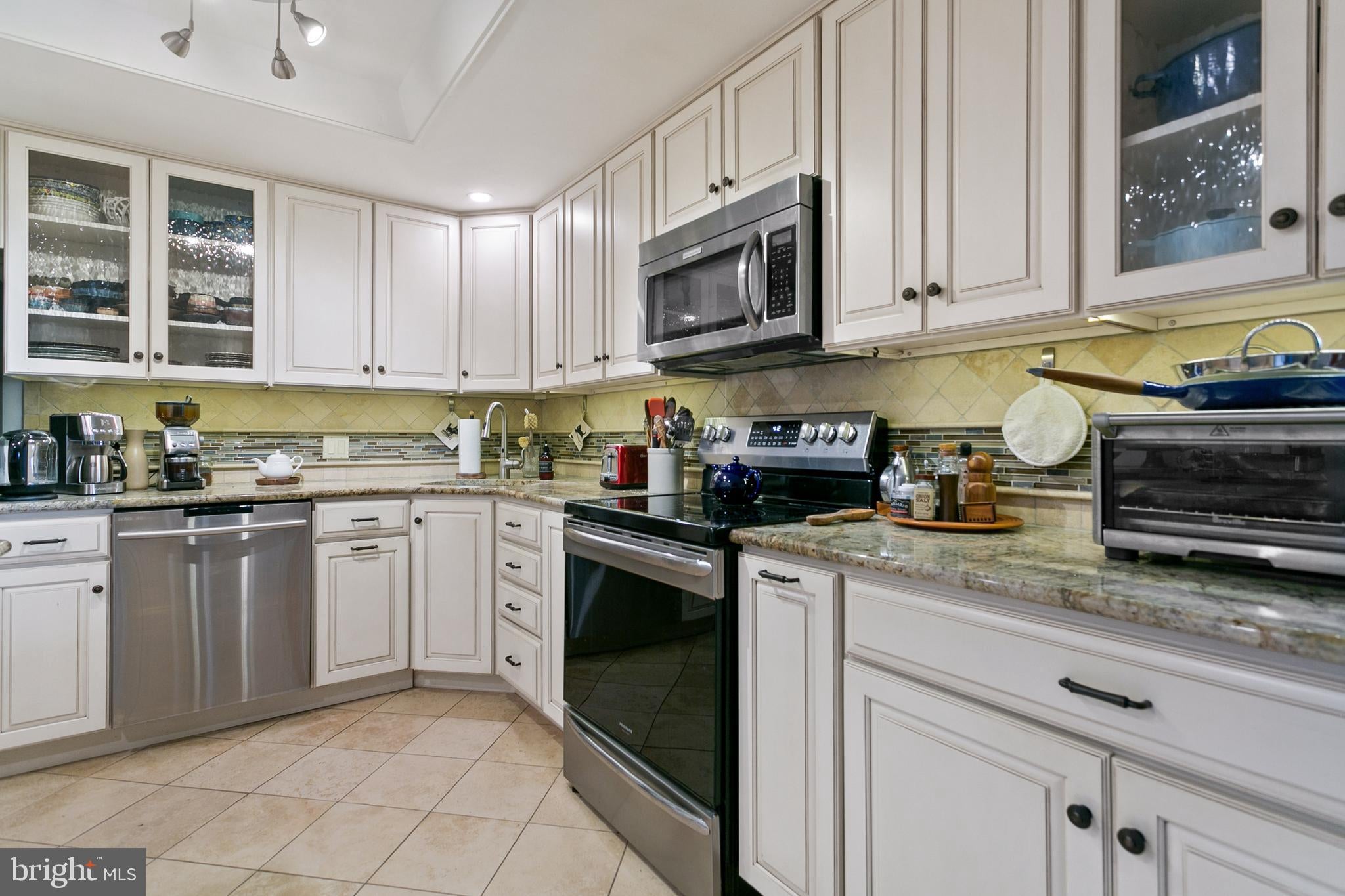 1100 LOVERING AVENUE UNIT 1406