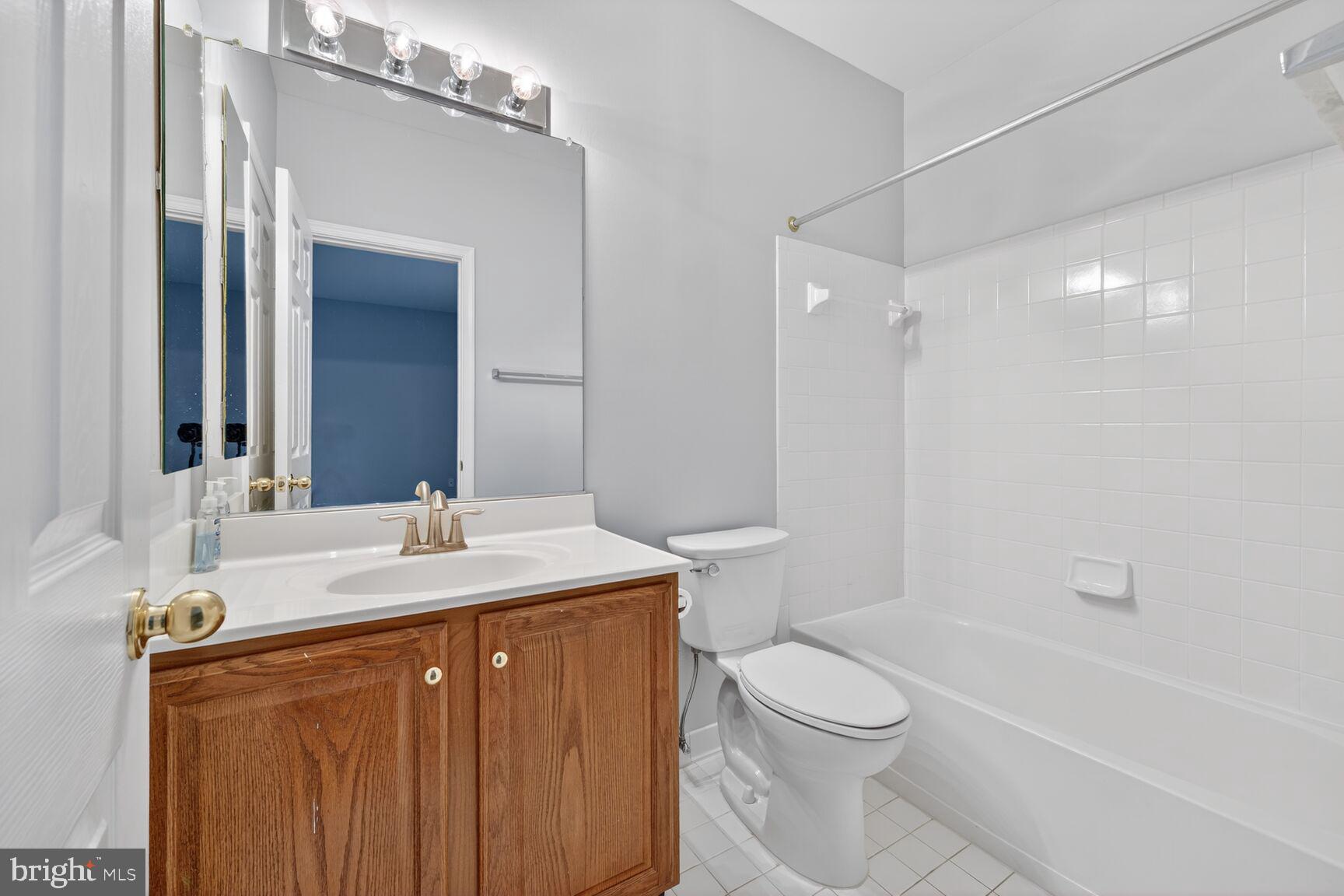 OAKBROOK KNOLLS - Residential