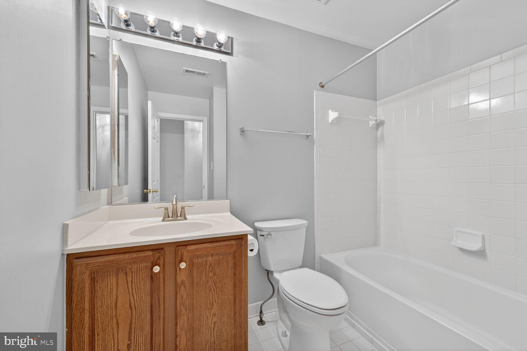 OAKBROOK KNOLLS - Residential