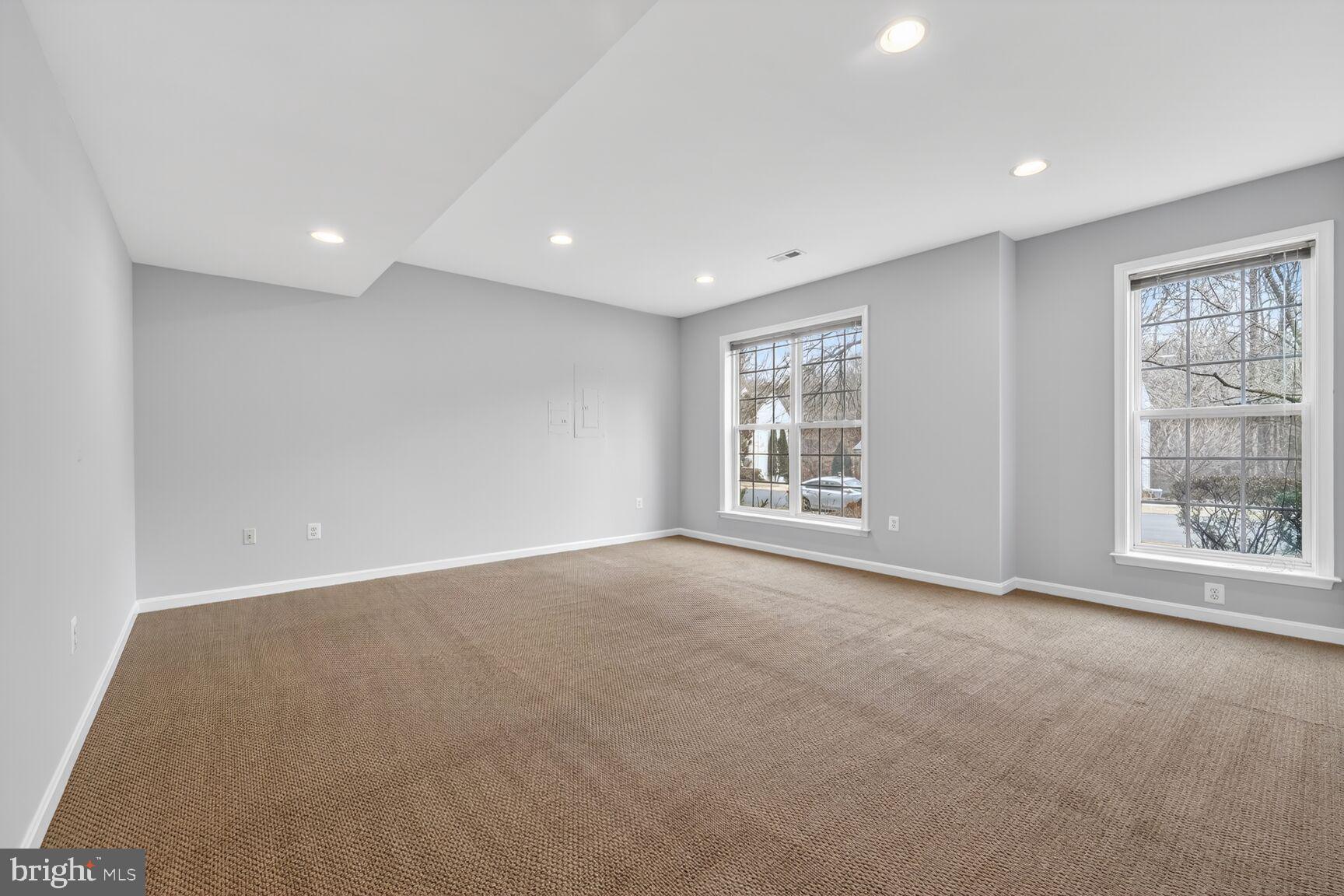 OAKBROOK KNOLLS - Residential