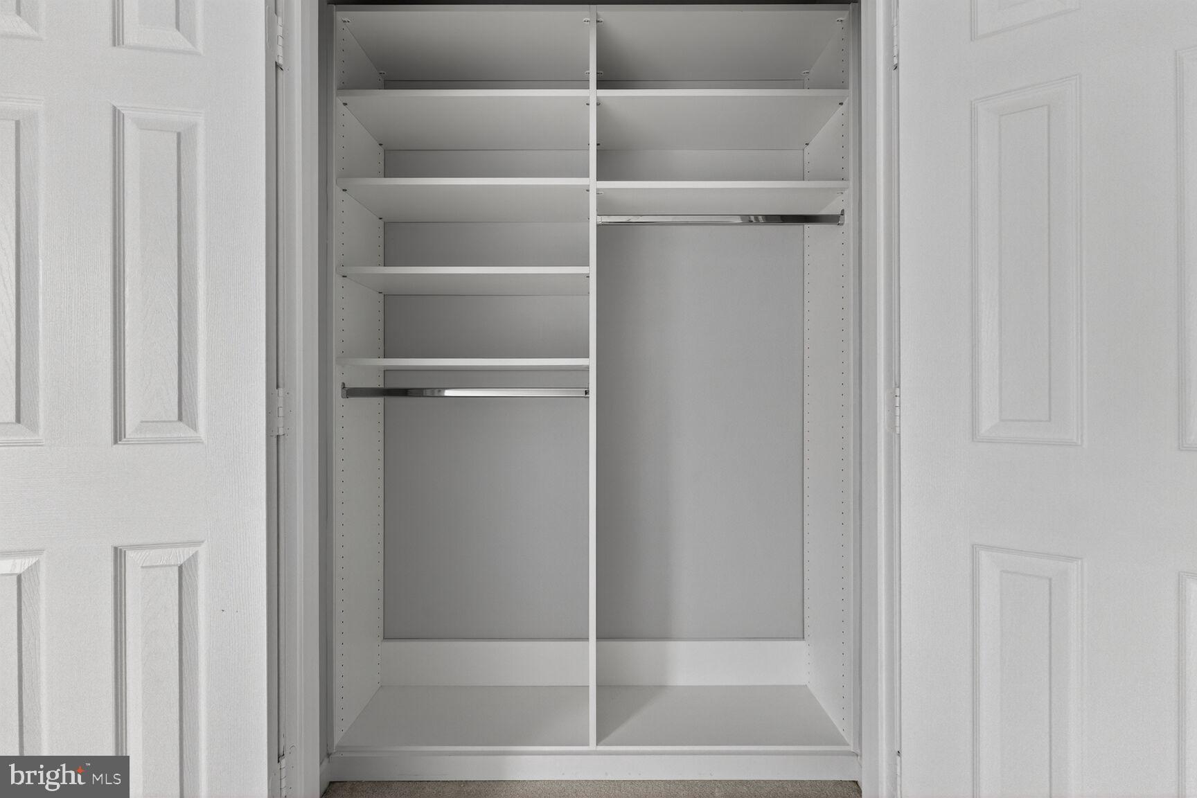 OAKBROOK KNOLLS - Residential