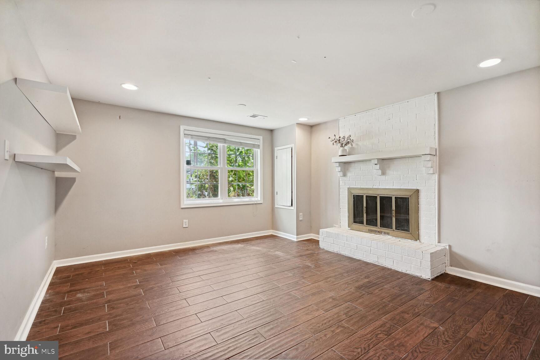 HERITAGE VILLAGE - Residential Lease