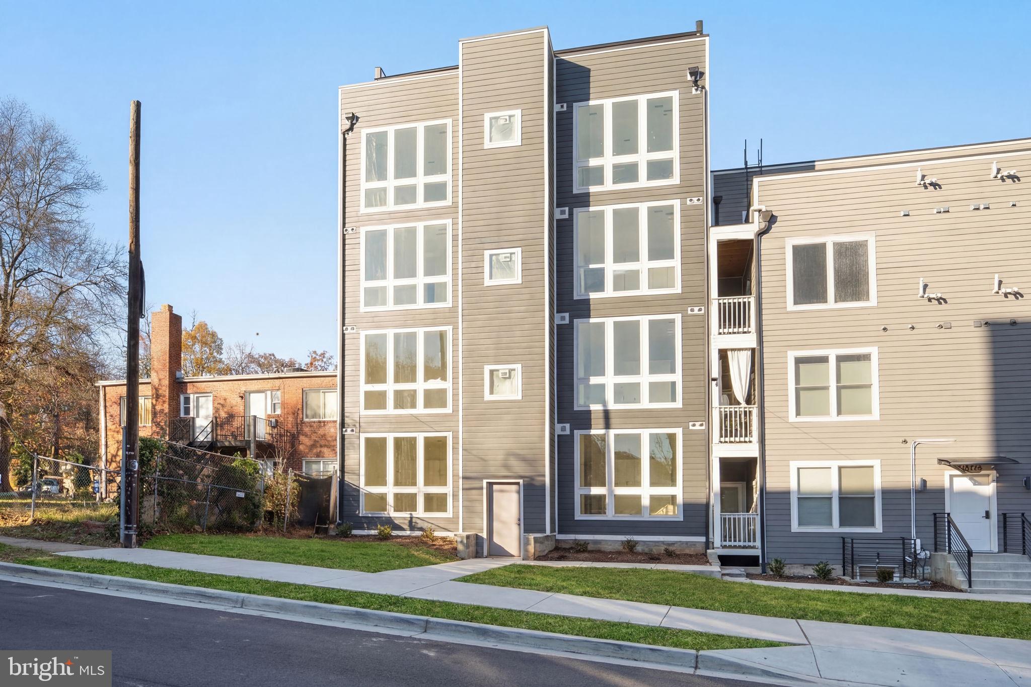 2105 M STREET NE 5