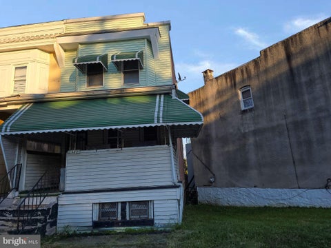Townhouse For Sale - 2237 Homewood Avenue<br/> BALTIMORE, MD 21218