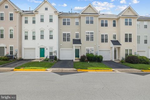Photo of 2523 Logan Wood Drive, HERNDON, VA 20171 (MLS # VAFX2301606)