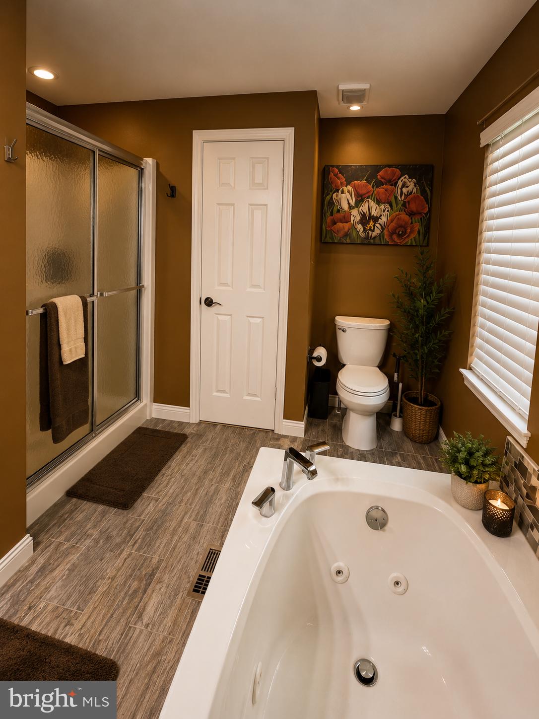 CONSTANT FRIENDSHIP - Residential