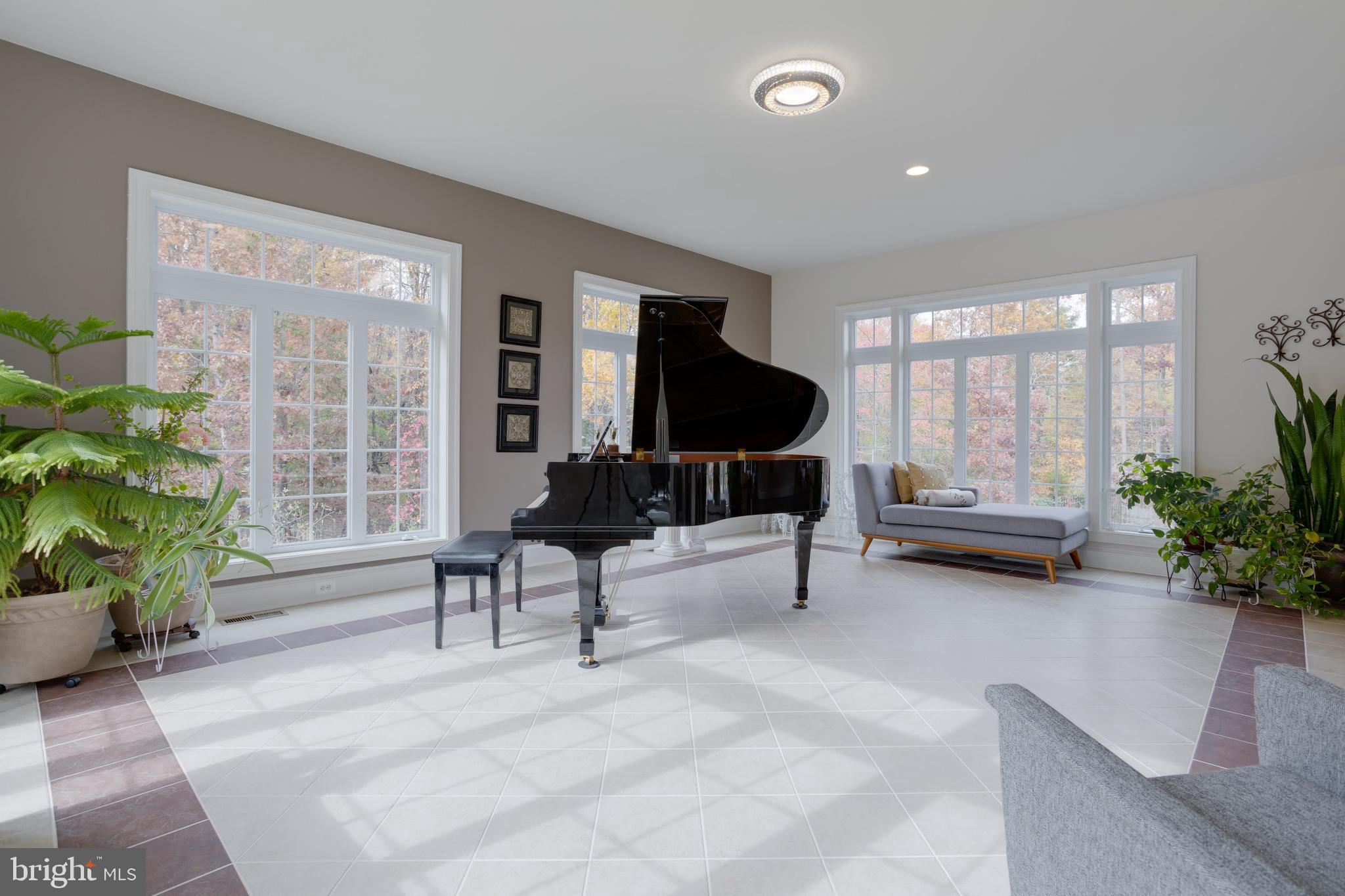 LINCOLN PARK - Residential