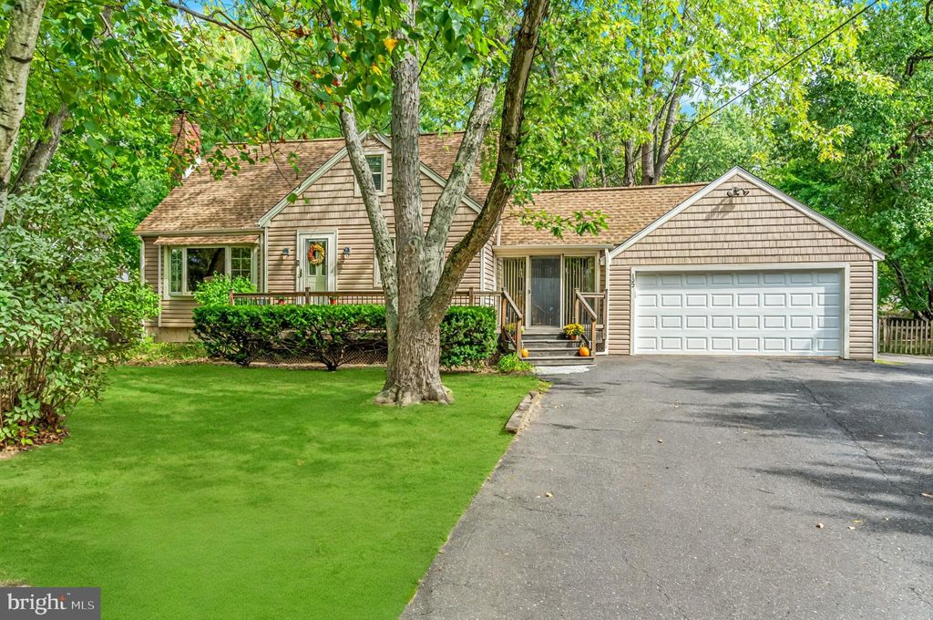 Photo of 102 Waverly Avenue, MOUNT LAUREL, NJ 08054 (MLS # NJBL2095976)