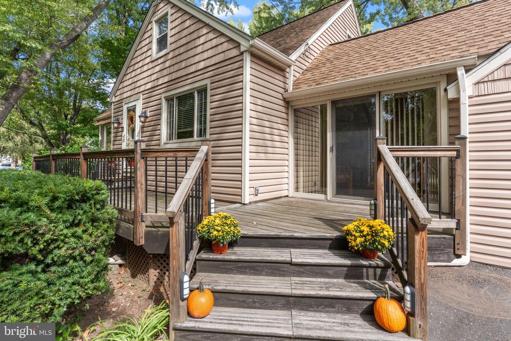 Photo of 102 Waverly Avenue, MOUNT LAUREL, NJ 08054 (MLS # NJBL2095976)
