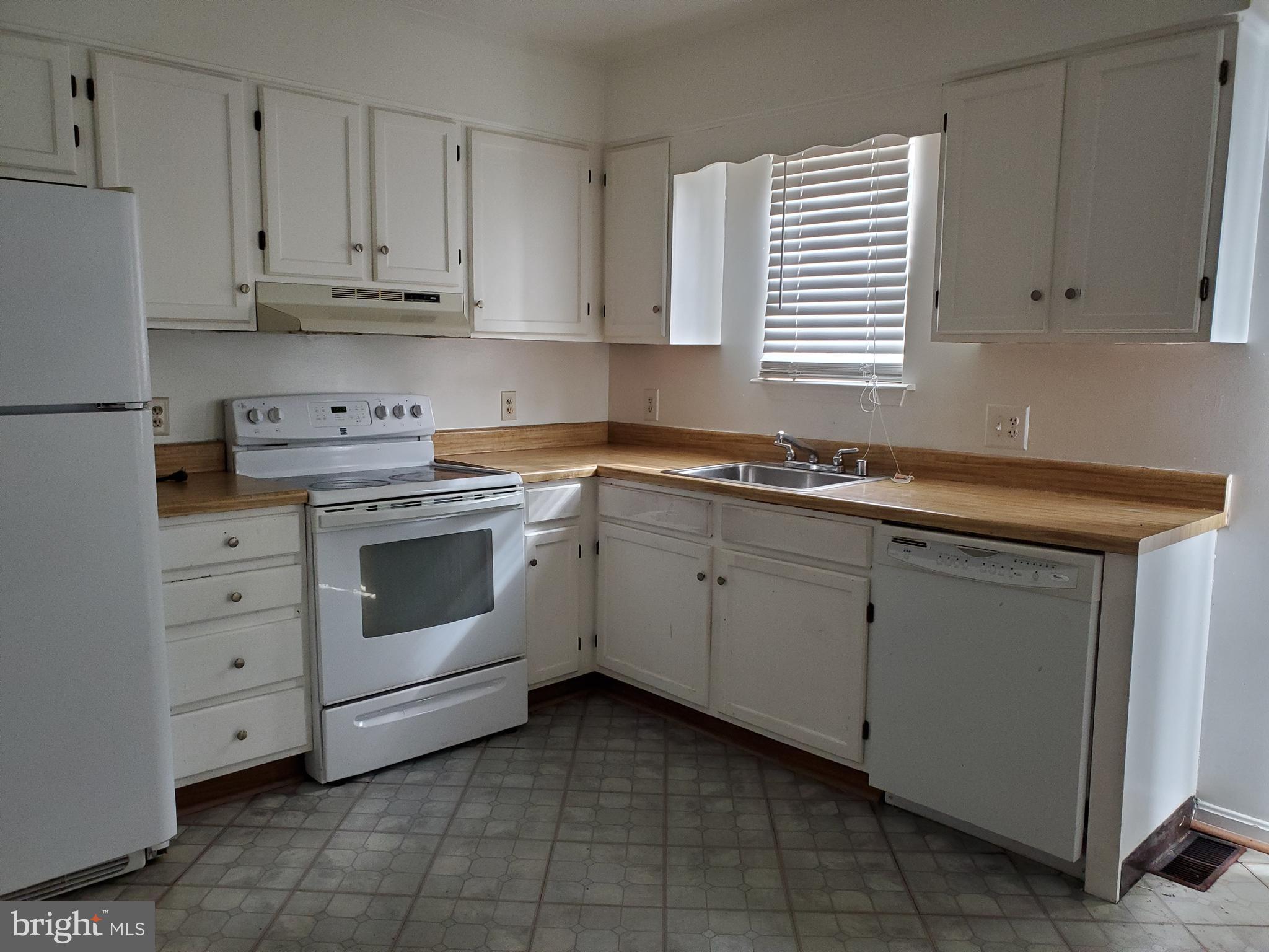 MARINE OAKS VILLAGE - Residential