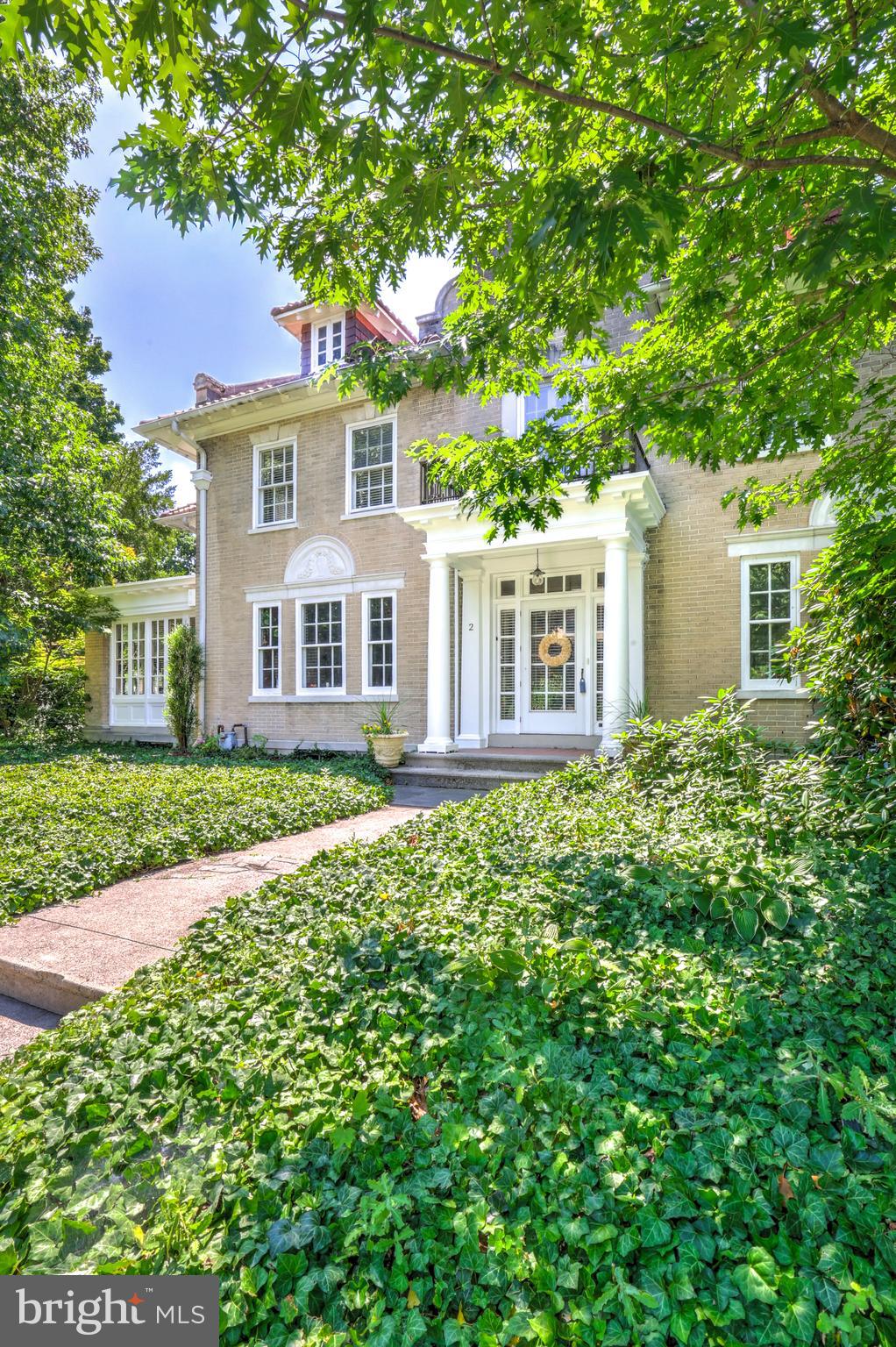 2 E HIGH STREET