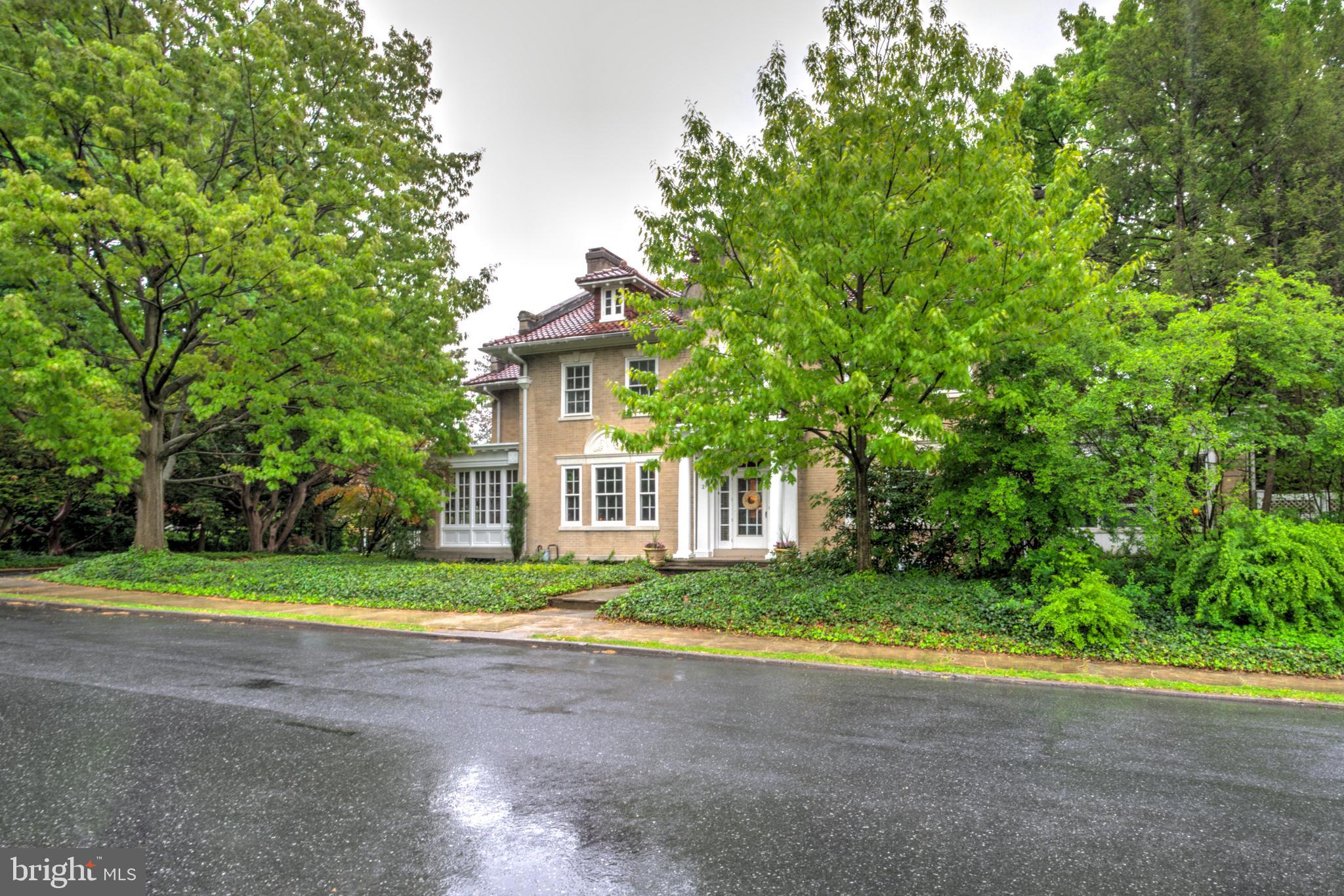 2 E HIGH STREET