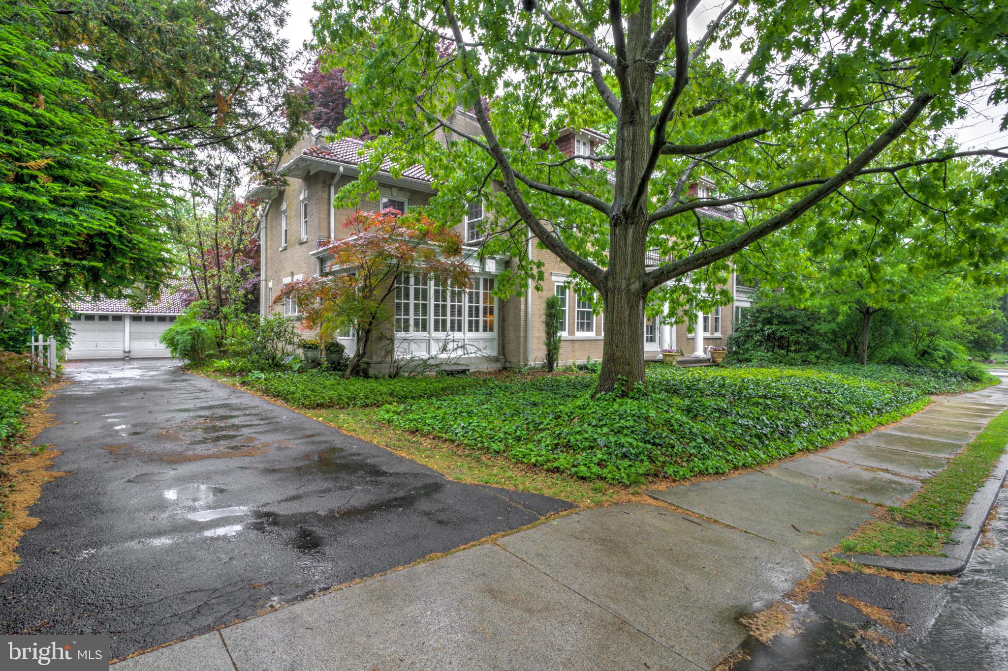 2 E HIGH STREET