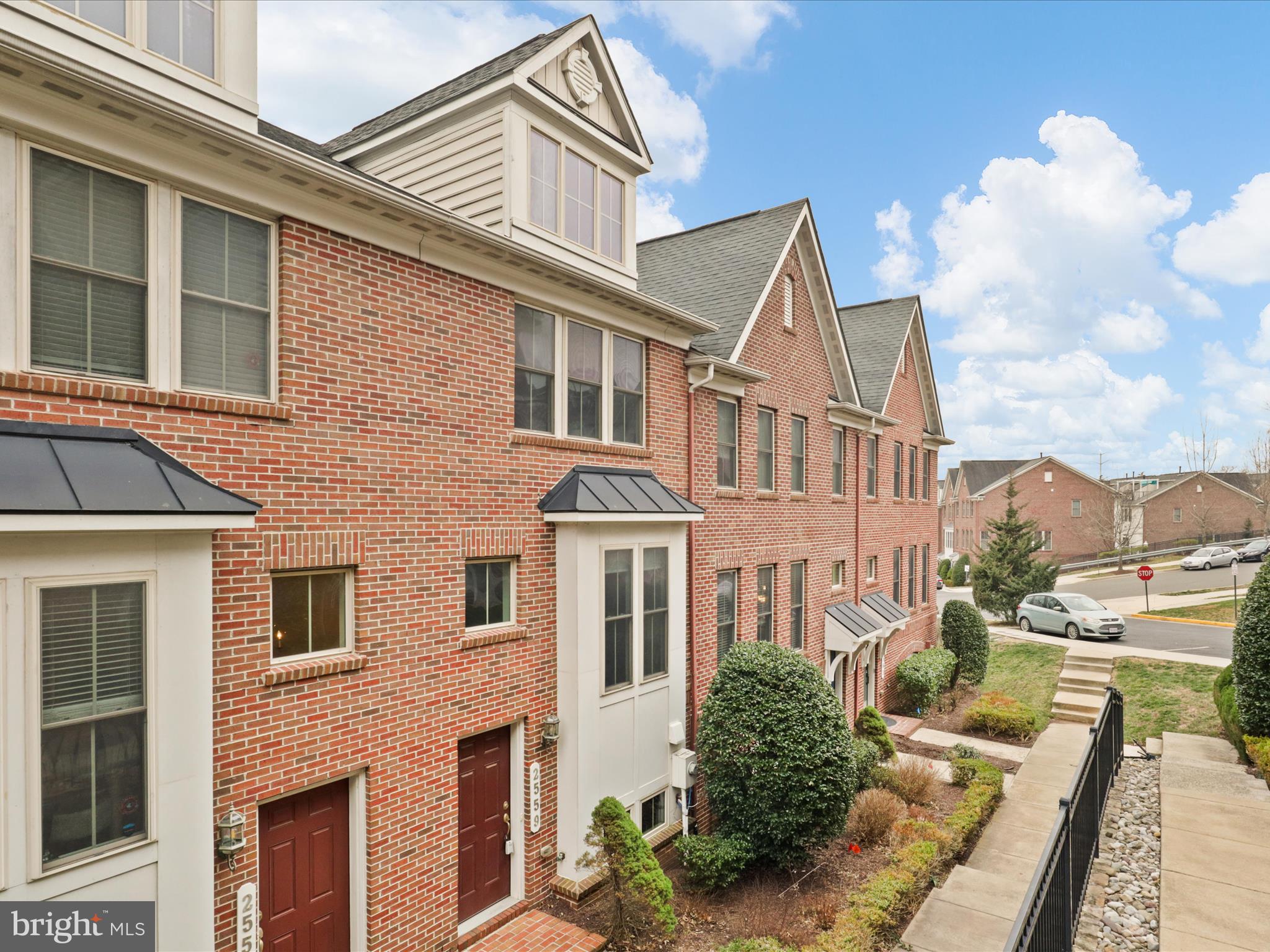 SHIRLINGTON CREST - Residential