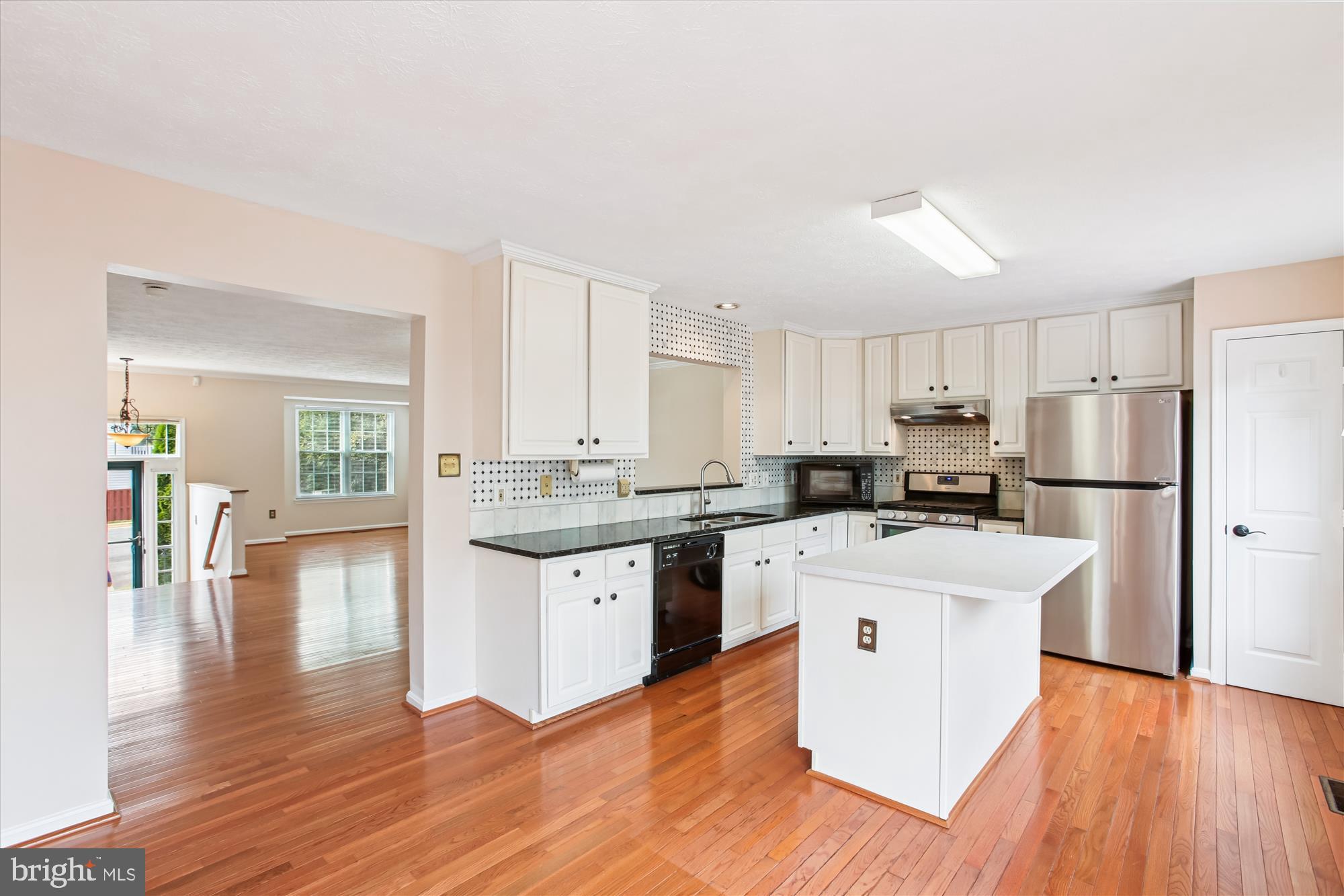 4124 LA MAURICIE LOOP