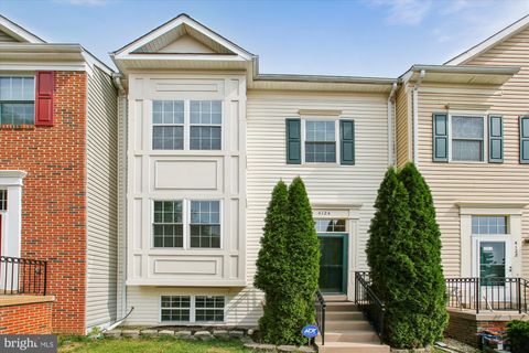 Photo of 4124 La Mauricie Loop, DUMFRIES, VA 22025 (MLS # VAPW2113360)