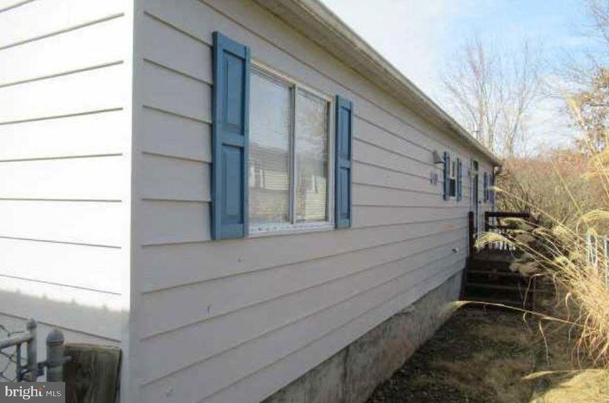 AUCTION-HOME CANNOT BE SHOWN - This manufactured home offers 3 bedrooms and 2 bathrooms with approximately 1058 square feet of living space on a 0.30 acre lot. The foreclosure deed has been recorded, allowing for shorter closing timelines. There are no inspection or financing contingencies on this cash only purchase. No Buyer Premium on this property. The seller has closing representation in this transaction. The buyer has the right to select their own title/closing company, or may use the sellers title company. The buyer is responsible for all closing costs in this transaction. In the event the buyer chooses their own title/closing company, the buyer will be responsible for additional costs for coordinating the closing that are completed by the seller title company. Closing is not contingent upon the status of the mobile home title. The purchaser may be responsible to de-title the mobile home after purchase. It is a criminal offense to trespass on this property. NO TRESPASSING. DO NOT DISTURB ANY OCCUPANTS!